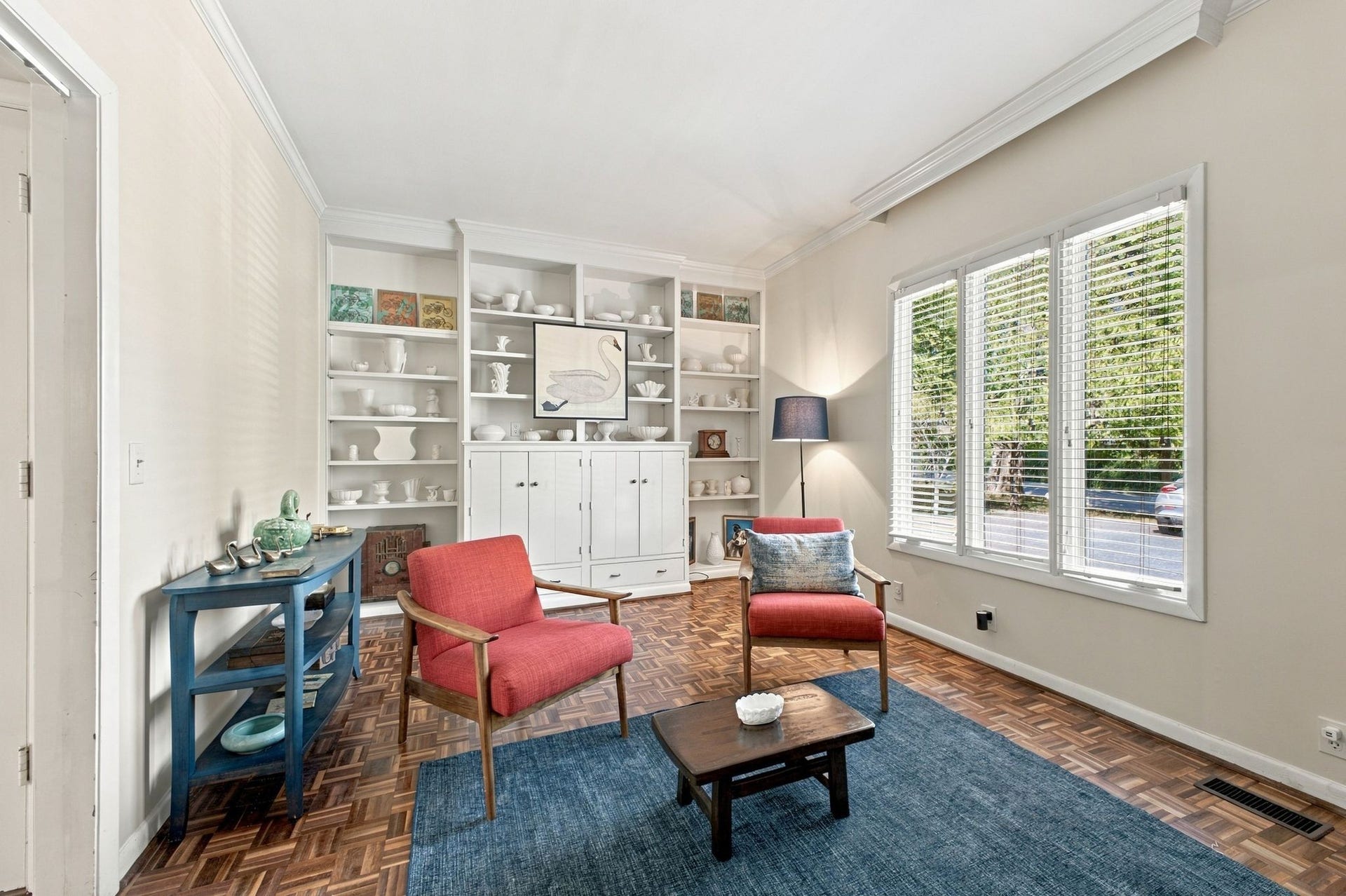 This extra bedroom downstairs is what makes these end-units stand out
