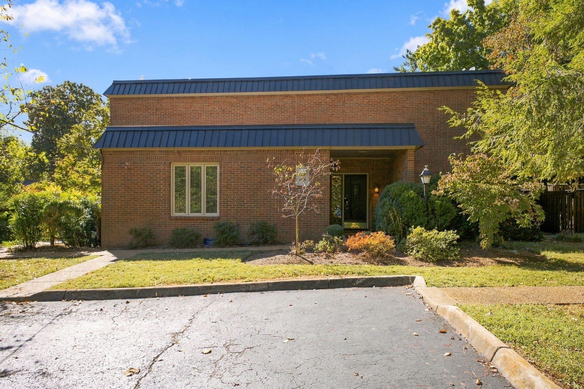 634 Timber Ln, Nashville, TN 37215