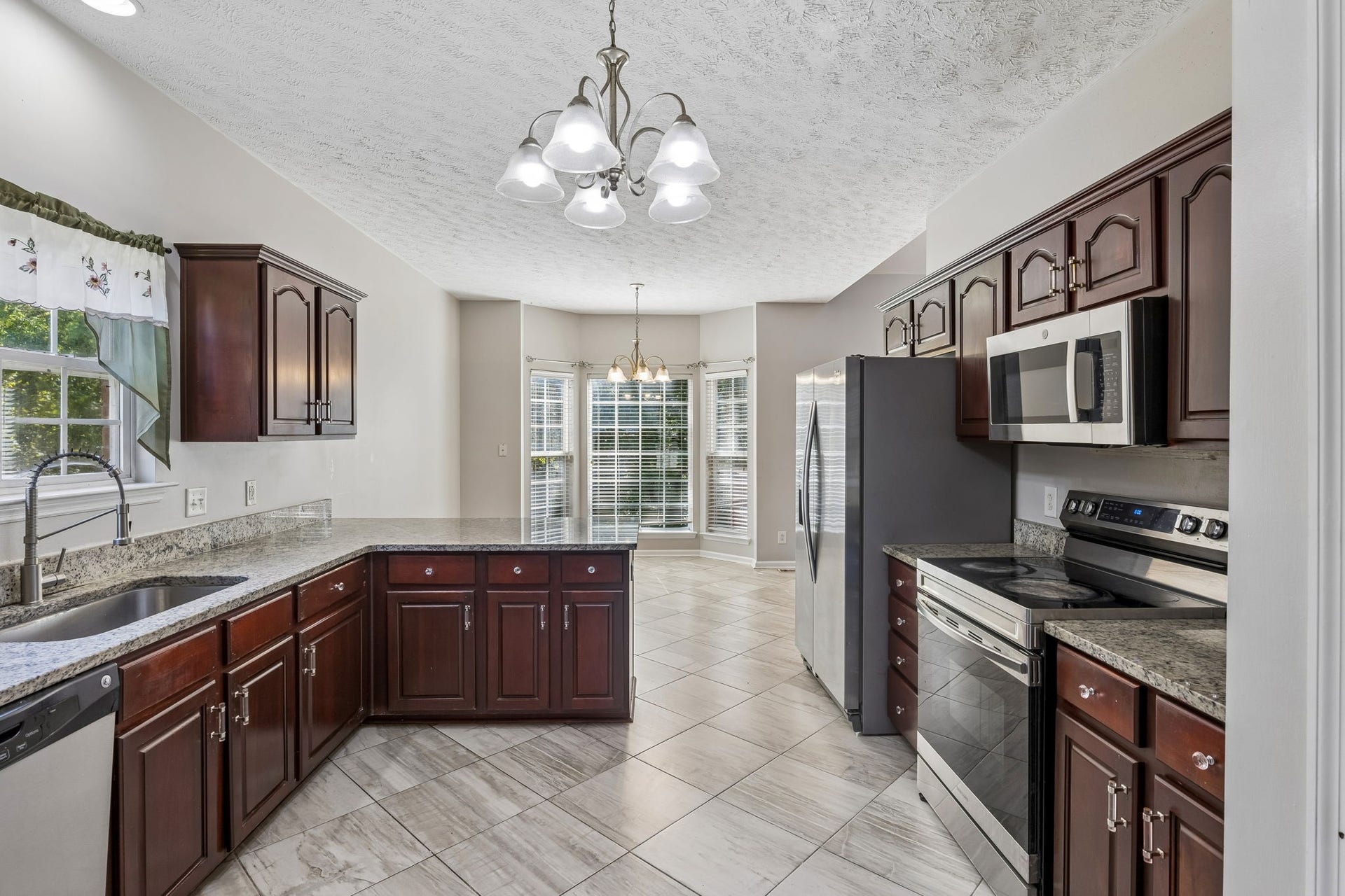 5409 Oak Chase Dr, Antioch, TN 37013 5409 Oak Chase Dr, Antioch, TN 37013