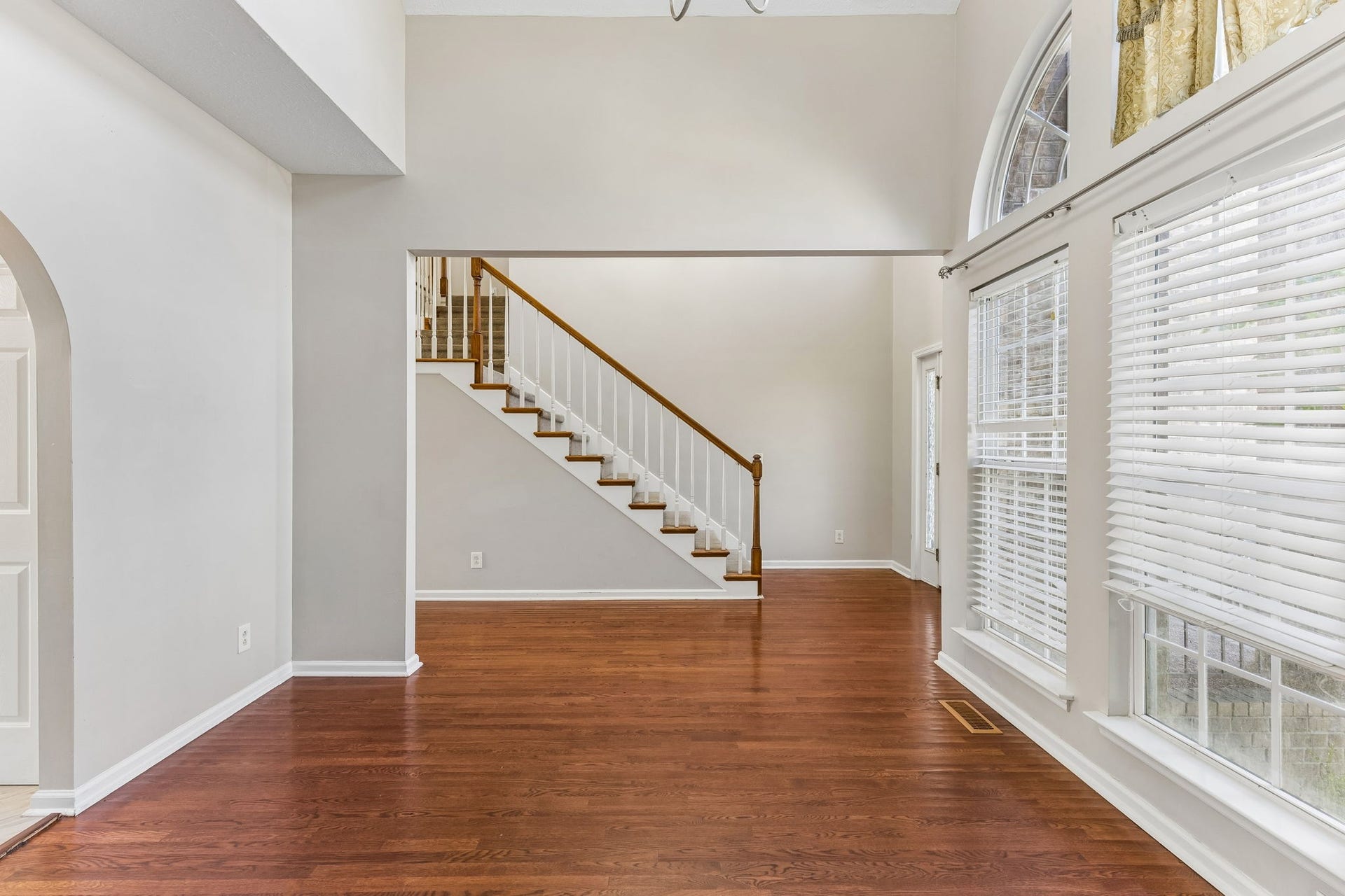 5409 Oak Chase Dr, Antioch, TN 37013 5409 Oak Chase Dr, Antioch, TN 37013