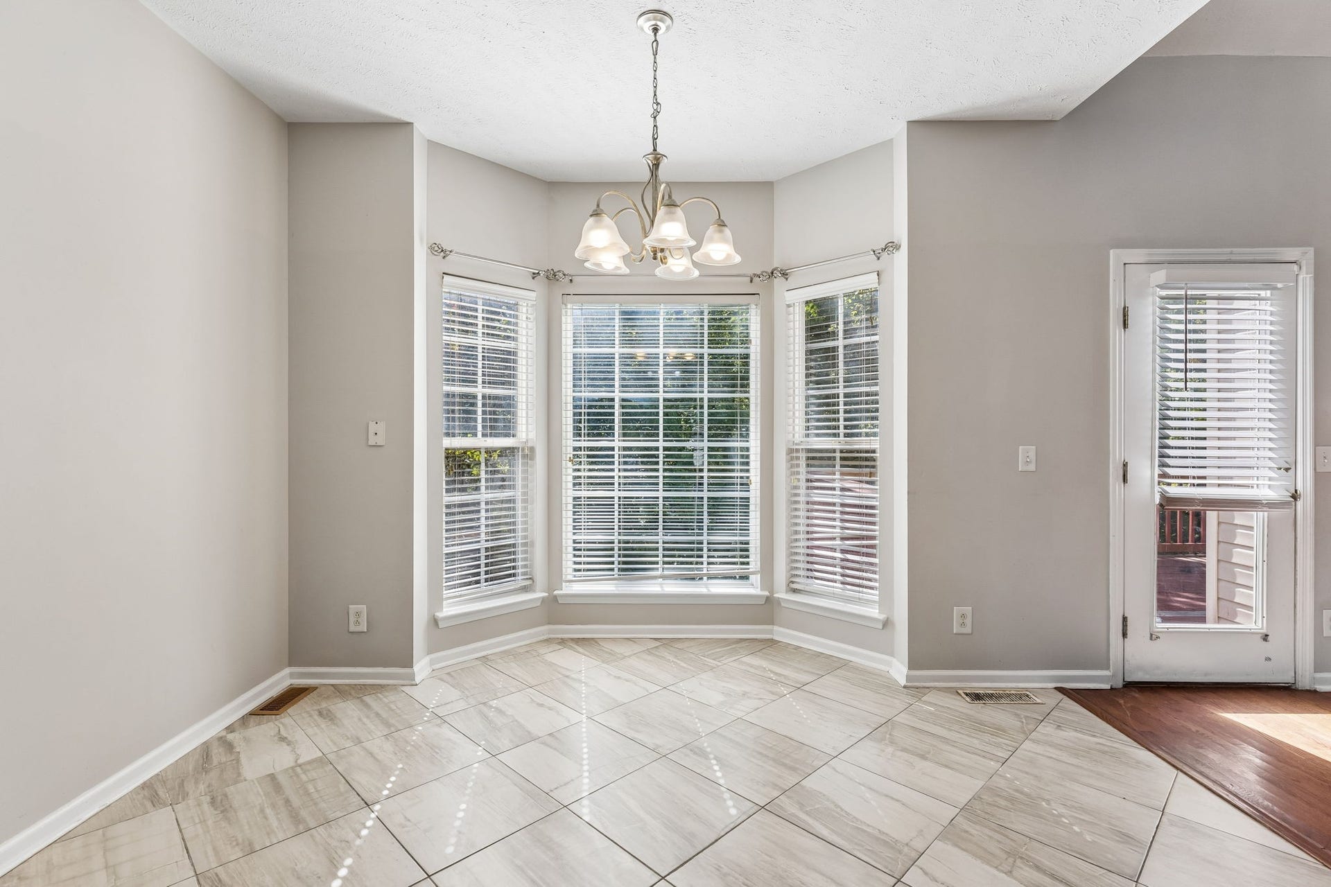 5409 Oak Chase Dr, Antioch, TN 37013 5409 Oak Chase Dr, Antioch, TN 37013