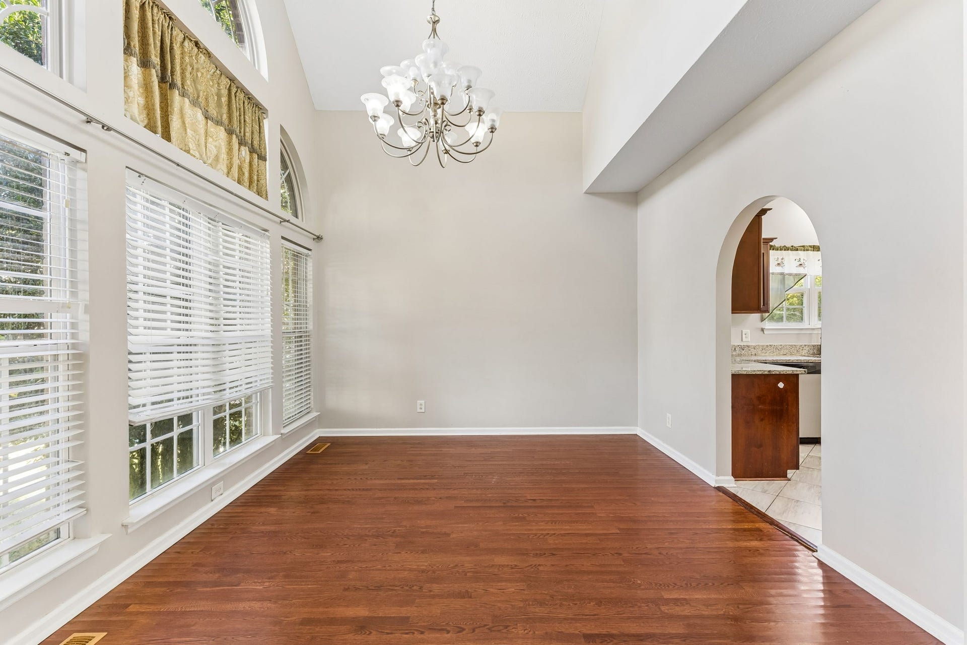 5409 Oak Chase Dr, Antioch, TN 37013 5409 Oak Chase Dr, Antioch, TN 37013