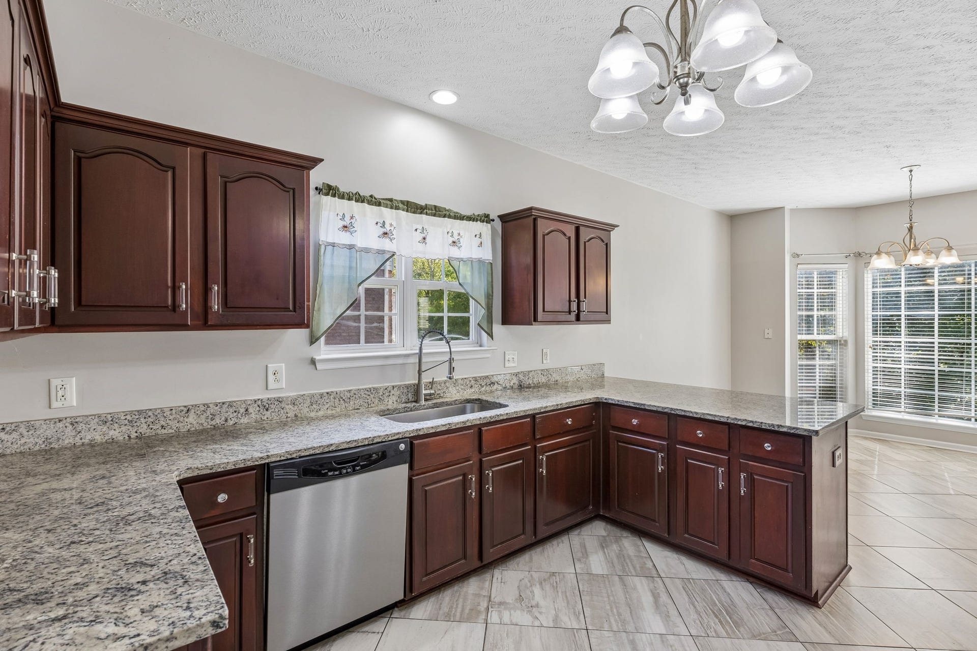 5409 Oak Chase Dr, Antioch, TN 37013 5409 Oak Chase Dr, Antioch, TN 37013