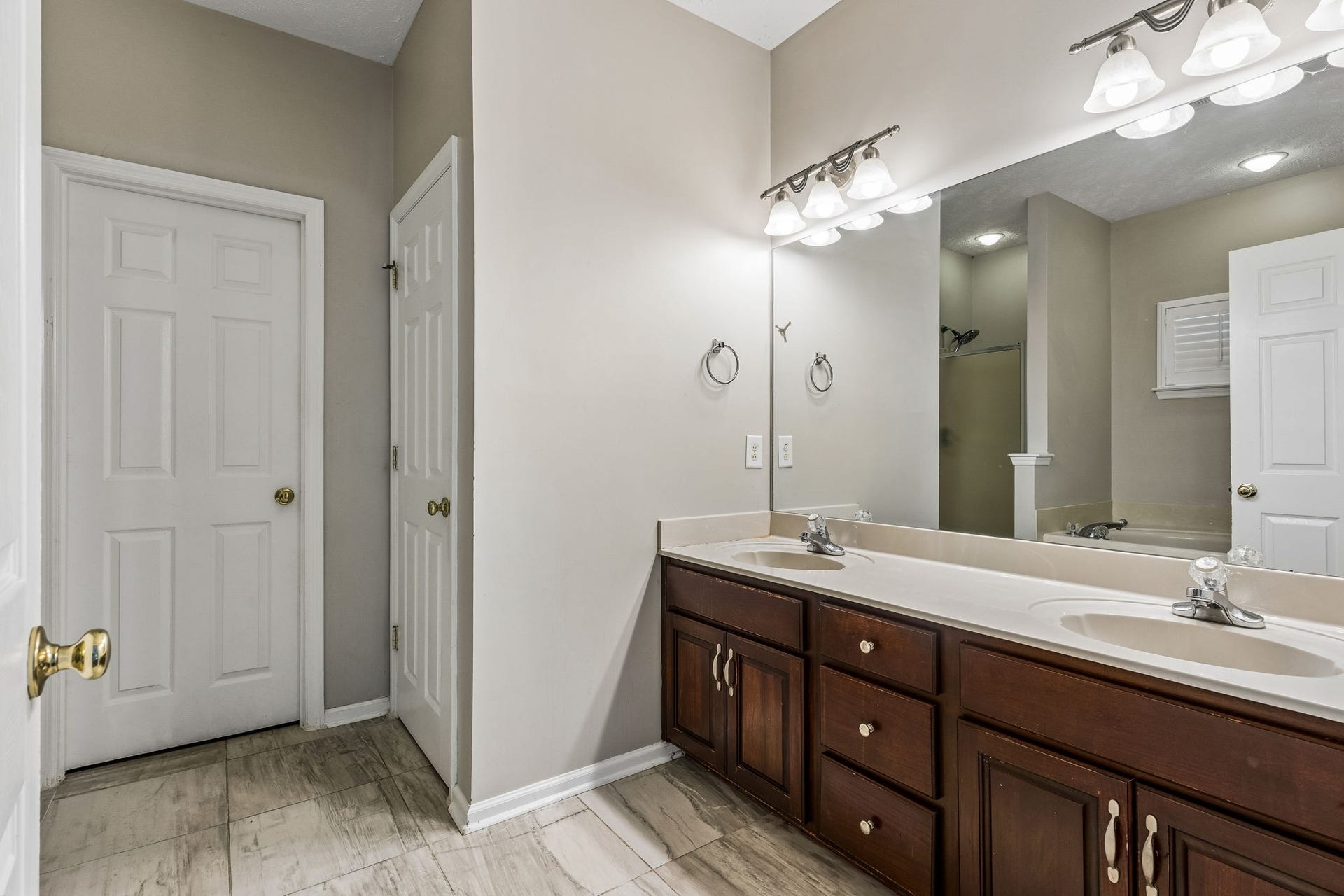 5409 Oak Chase Dr, Antioch, TN 37013 5409 Oak Chase Dr, Antioch, TN 37013