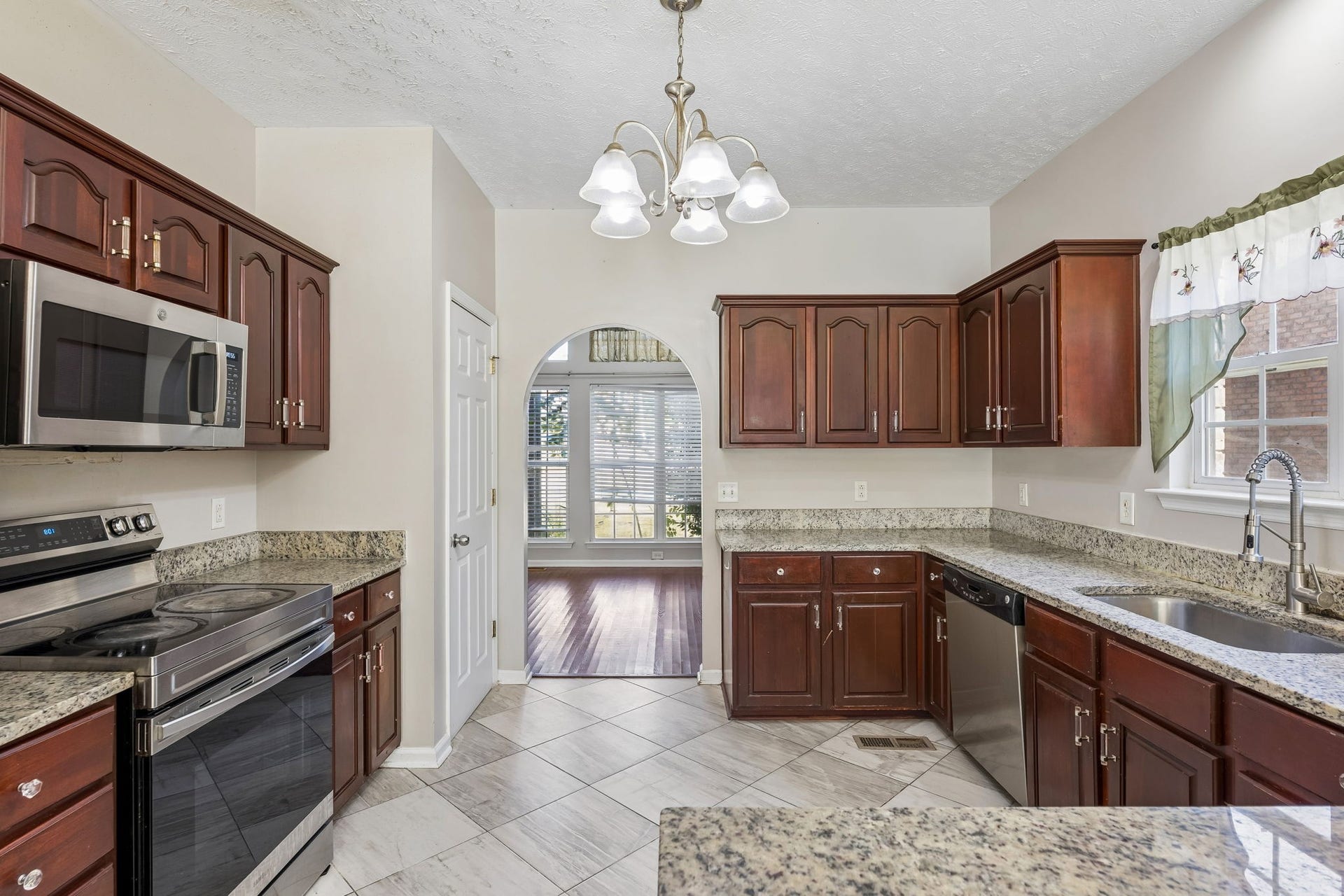 5409 Oak Chase Dr, Antioch, TN 37013 5409 Oak Chase Dr, Antioch, TN 37013