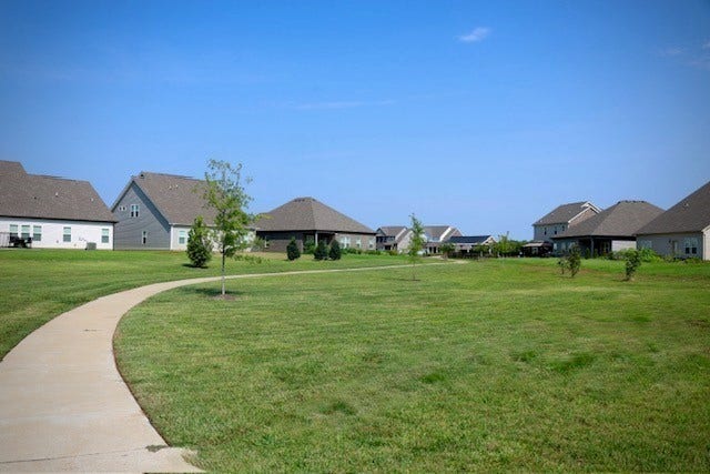 4943 Kai Drive, Murfreesboro, TN 37129 BEAUTIFUL COMMUNITY TRAILS FOR MORNING WALKS AND EVENING STROLLS