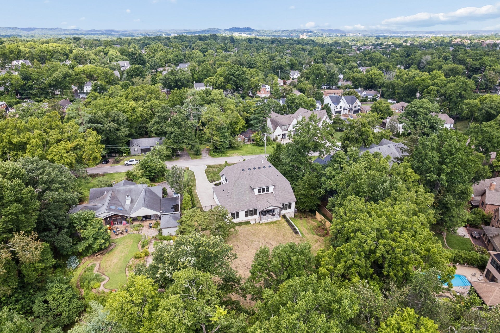 2808 White Oak Dr, Nashville, TN 37215 2808 White Oak Dr, Nashville, TN 37215
