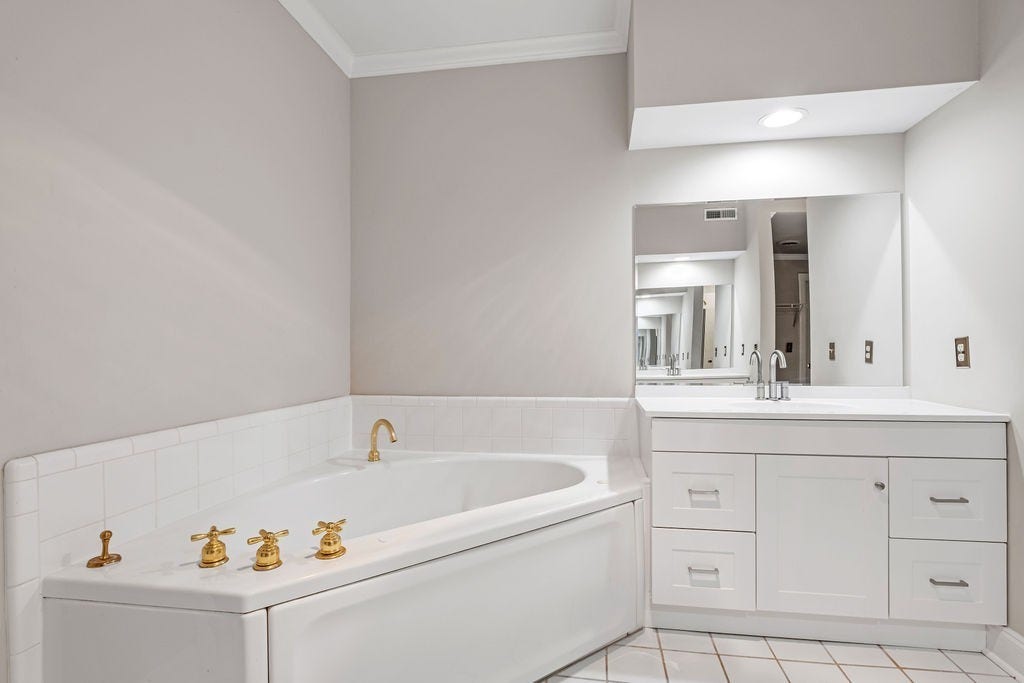 4040 Woodlawn Dr, #12, Nashville, TN 37205 4040 Woodlawn Dr, #12, Nashville, TN 37205