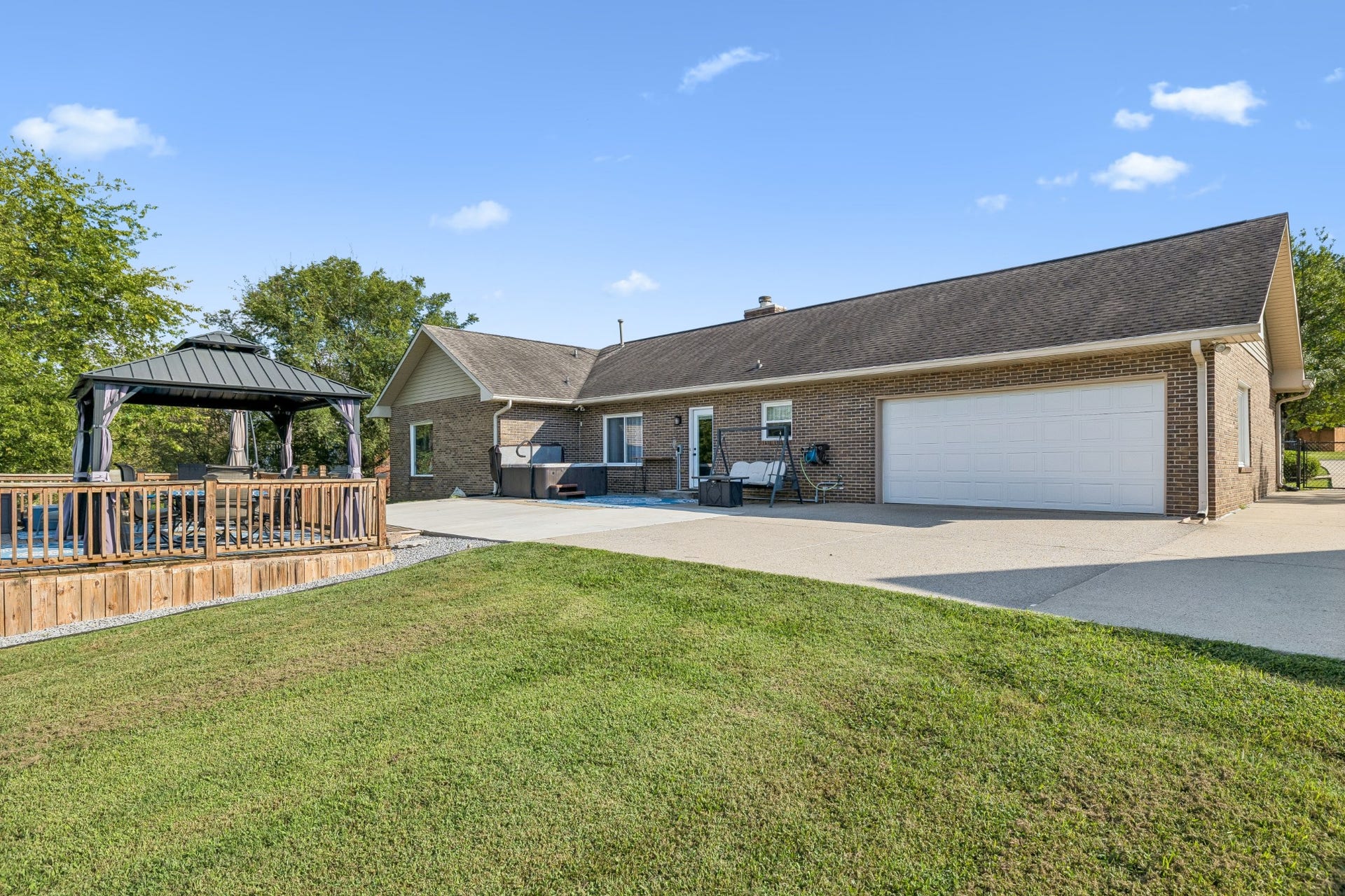 1121 Lakes Edge Dr, Murfreesboro, TN 37130 1121 Lakes Edge Dr, Murfreesboro, TN 37130