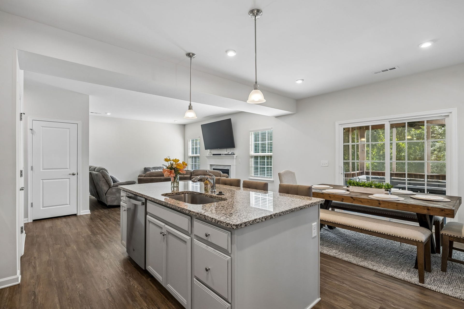 2572 Grove Park Way, Columbia, TN 38401 2572 Grove Park Way, Columbia, TN 38401