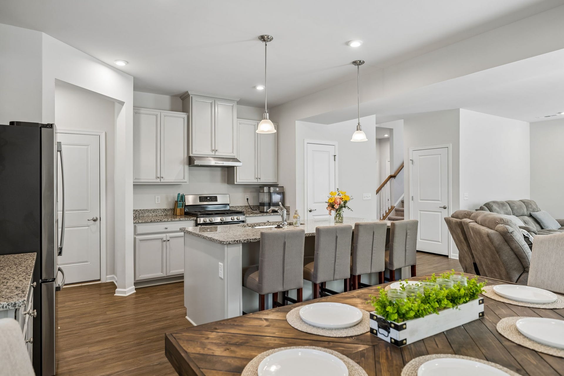 2572 Grove Park Way, Columbia, TN 38401 2572 Grove Park Way, Columbia, TN 38401