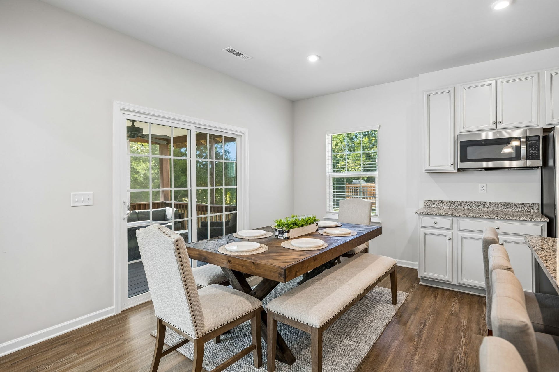 2572 Grove Park Way, Columbia, TN 38401 Dining
