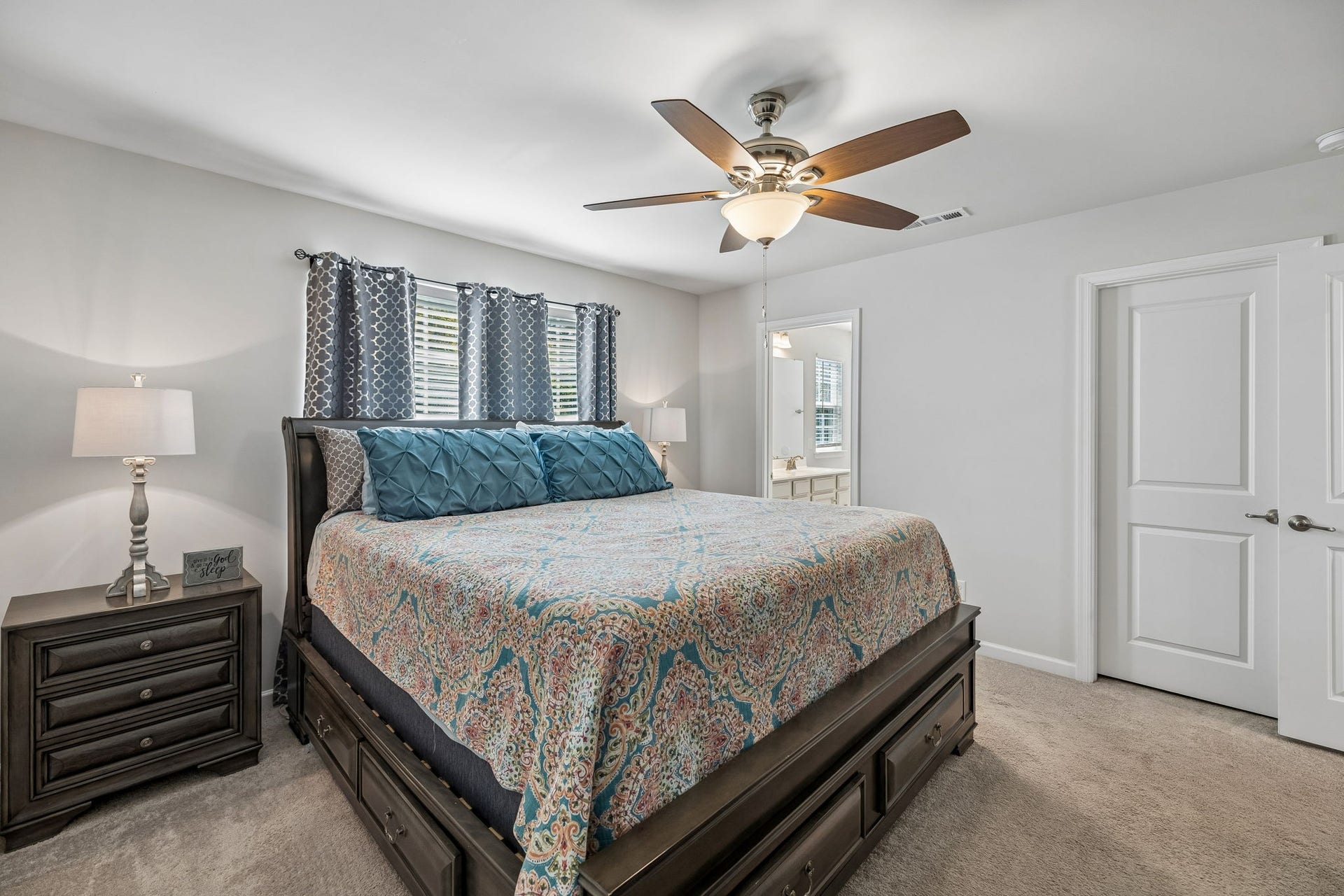 2572 Grove Park Way, Columbia, TN 38401 Primary Bedroom/walk in closet and bath