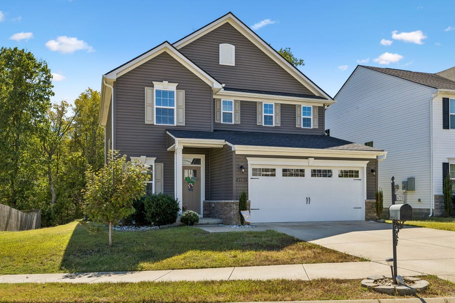 Property photo for 2572 Grove Park Way, Columbia, TN