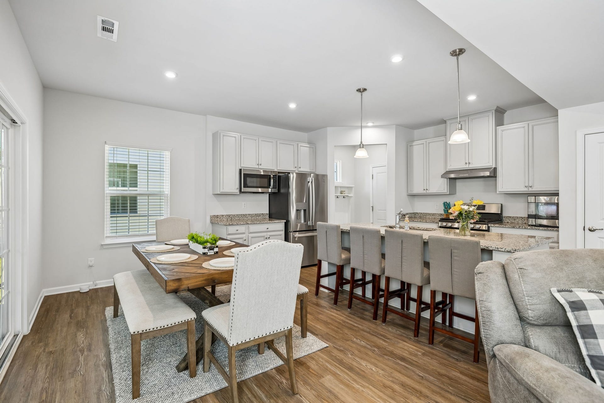 2572 Grove Park Way, Columbia, TN 38401 2572 Grove Park Way, Columbia, TN 38401