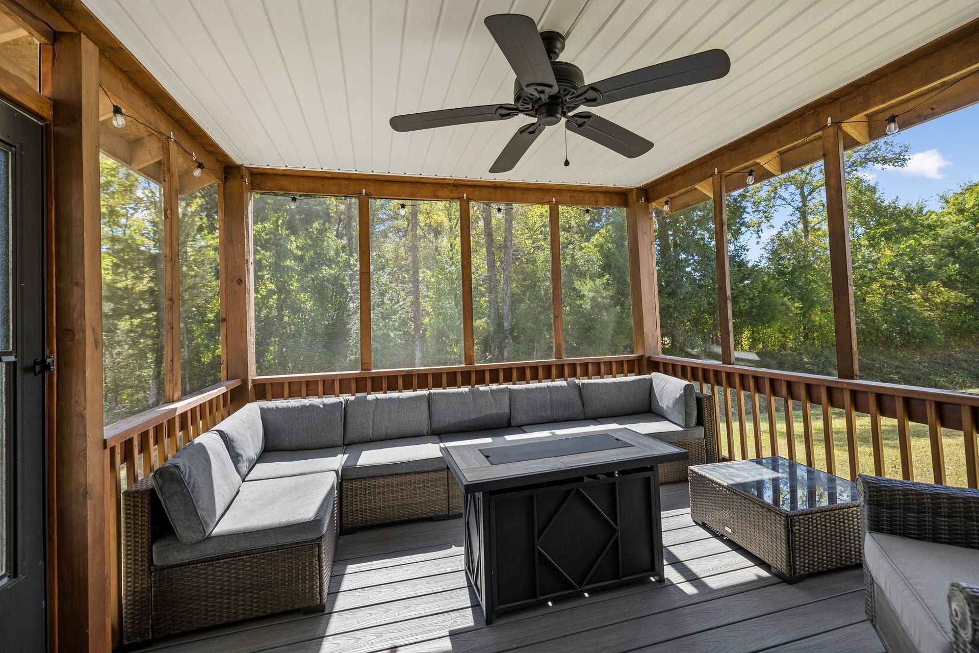 2572 Grove Park Way, Columbia, TN 38401 2572 Grove Park Way, Columbia, TN 38401