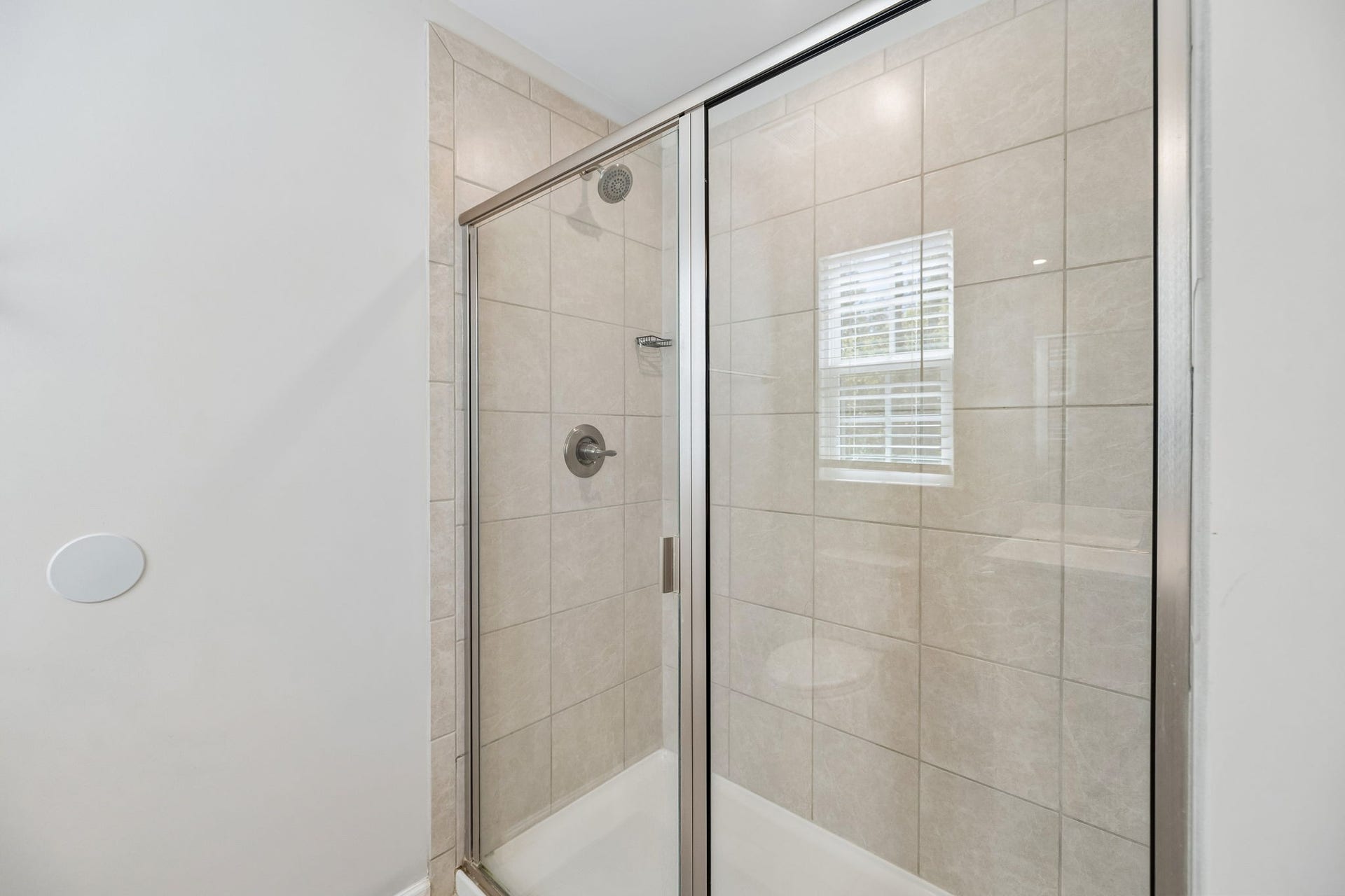 2572 Grove Park Way, Columbia, TN 38401 tiled shower