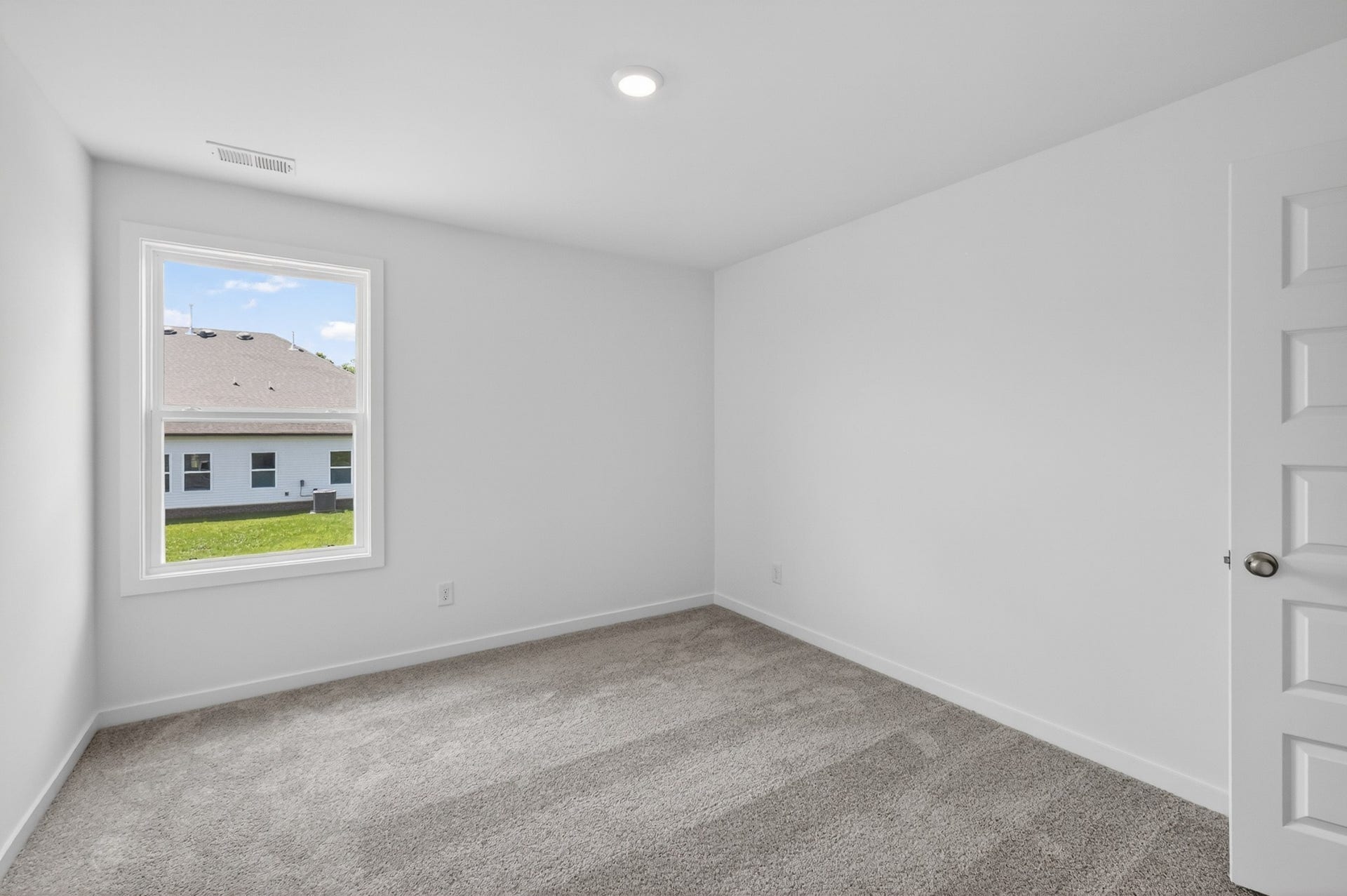 233 Hampshire Way, White House, TN 37188 ***Photos are of a model home and may not match subject property***