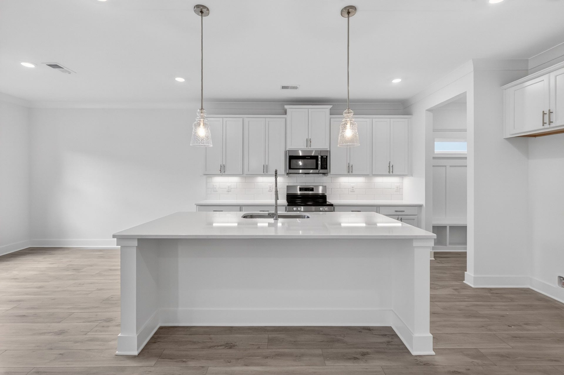 233 Hampshire Way, White House, TN 37188 ***Photos are of a model home and may not match subject property***