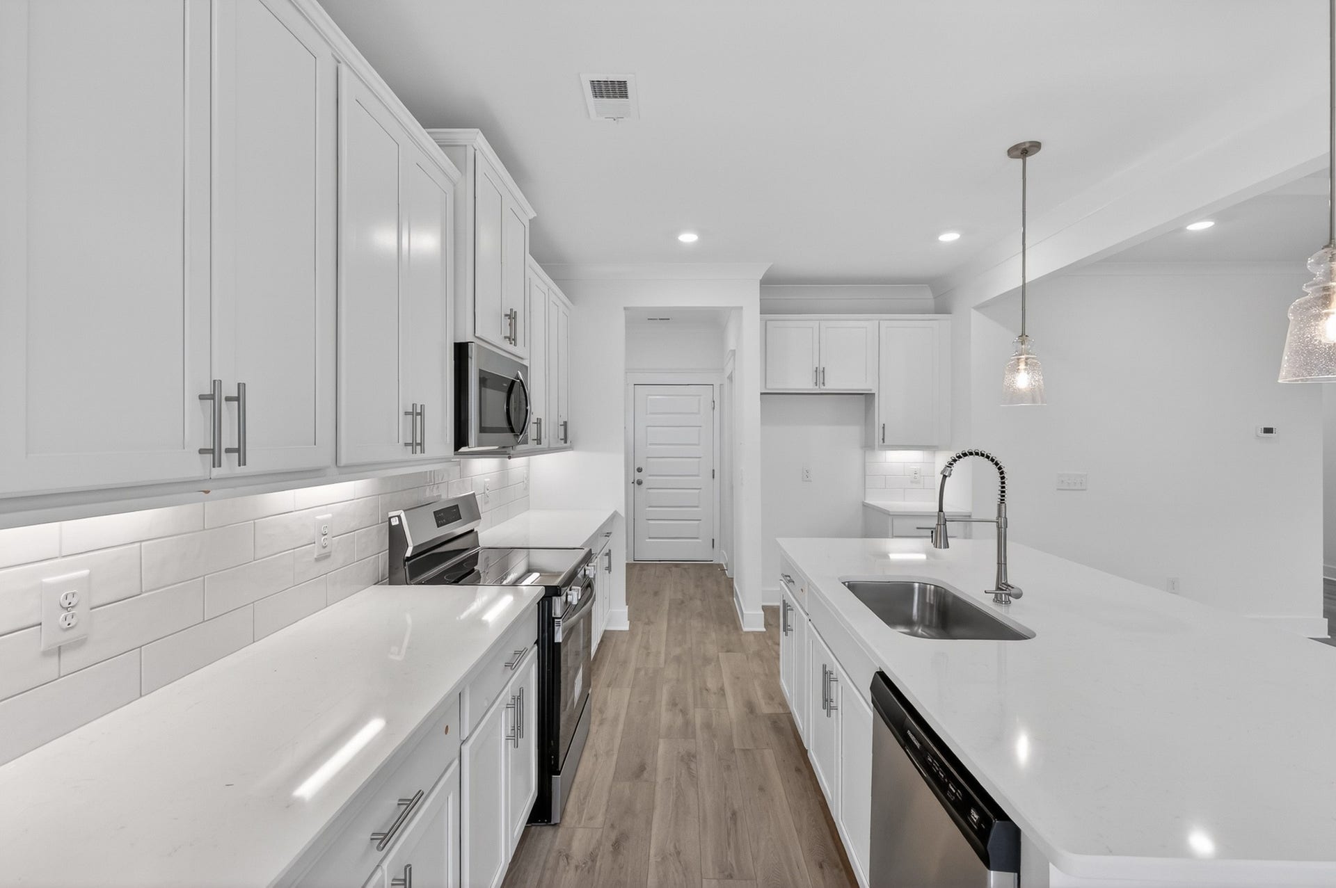 233 Hampshire Way, White House, TN 37188 ***Photos are of a model home and may not match subject property***