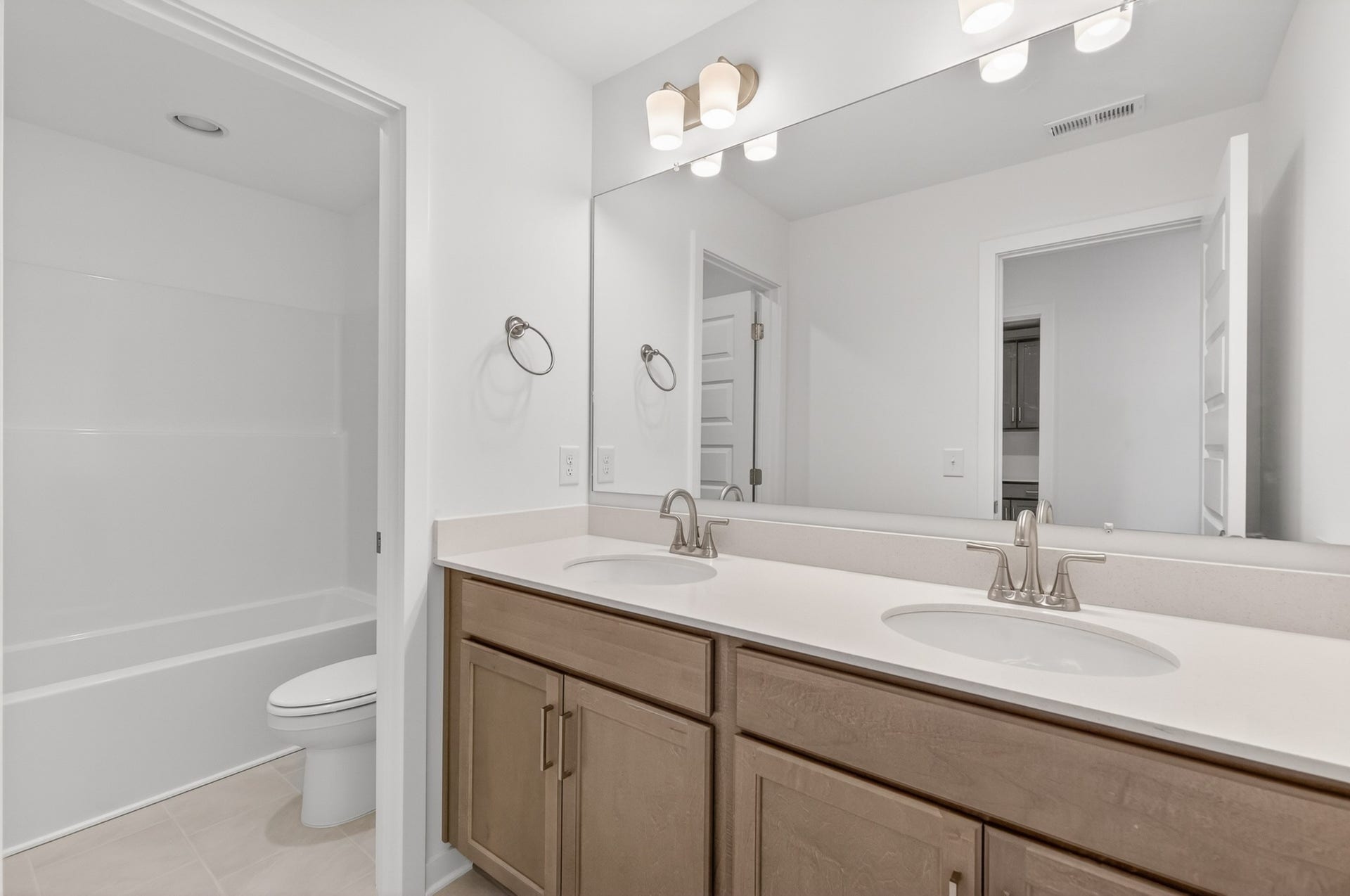 237 Hampshire Way, White House, TN 37188 ***Example of model home and selections/finishes will vary per home***
