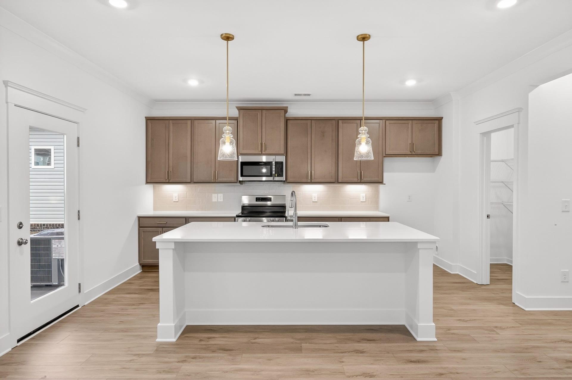 221 Hampshire Way, White House, TN 37188 ***Example of model home and selections/finishes will vary per home***