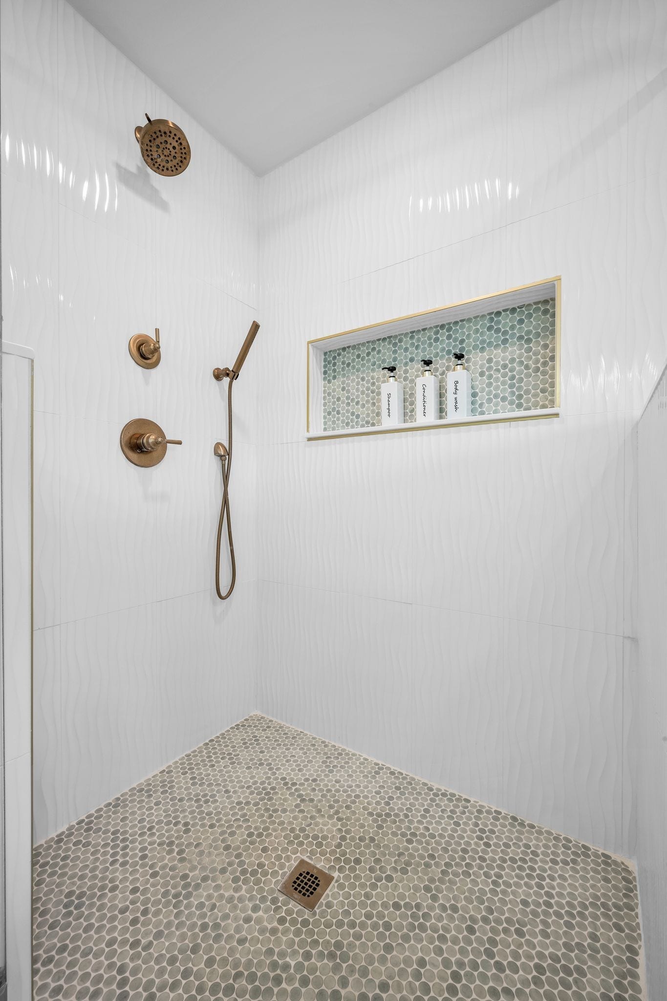 170 Lena Loop, Burns, TN 37029 Tiled shower in Primary