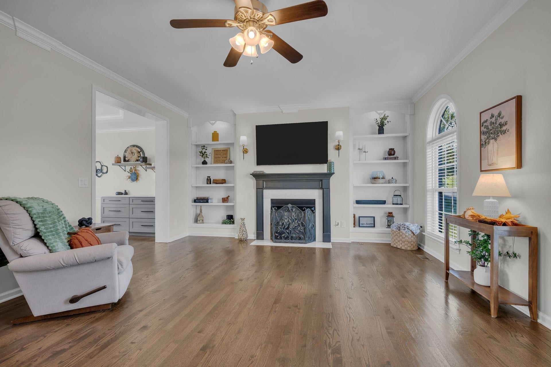 170 Lena Loop, Burns, TN 37029 large living room, hardwood floors and gas fireplace.