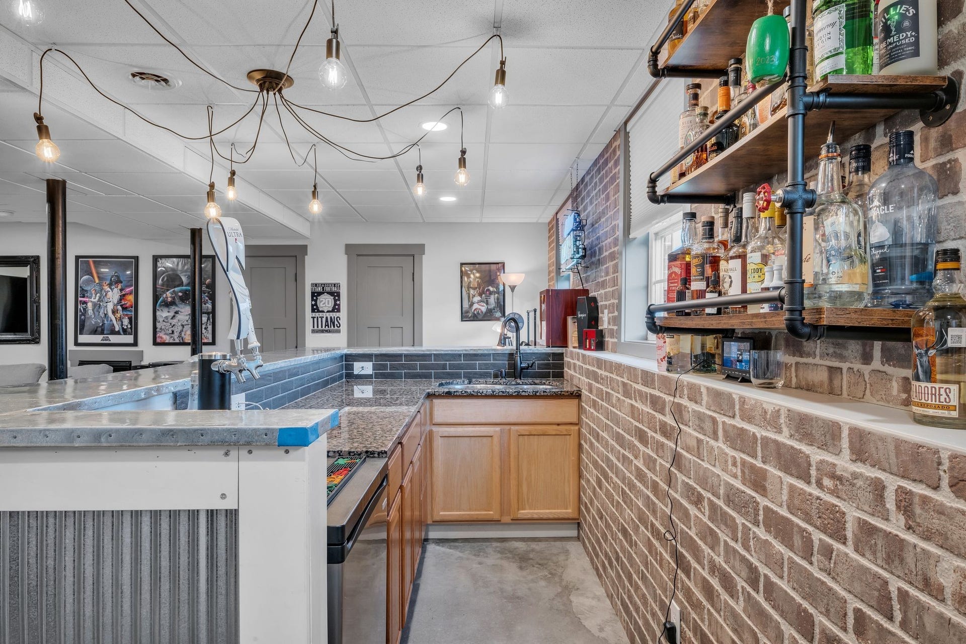 170 Lena Loop, Burns, TN 37029 Great bar area with a full size sink