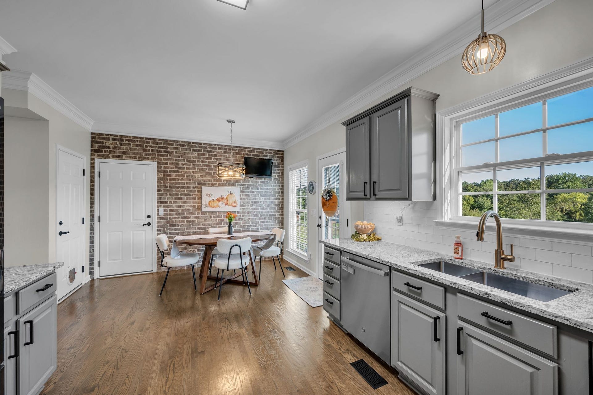 170 Lena Loop, Burns, TN 37029 Eat in area for kitchen with access to the deck. Accent brick wall