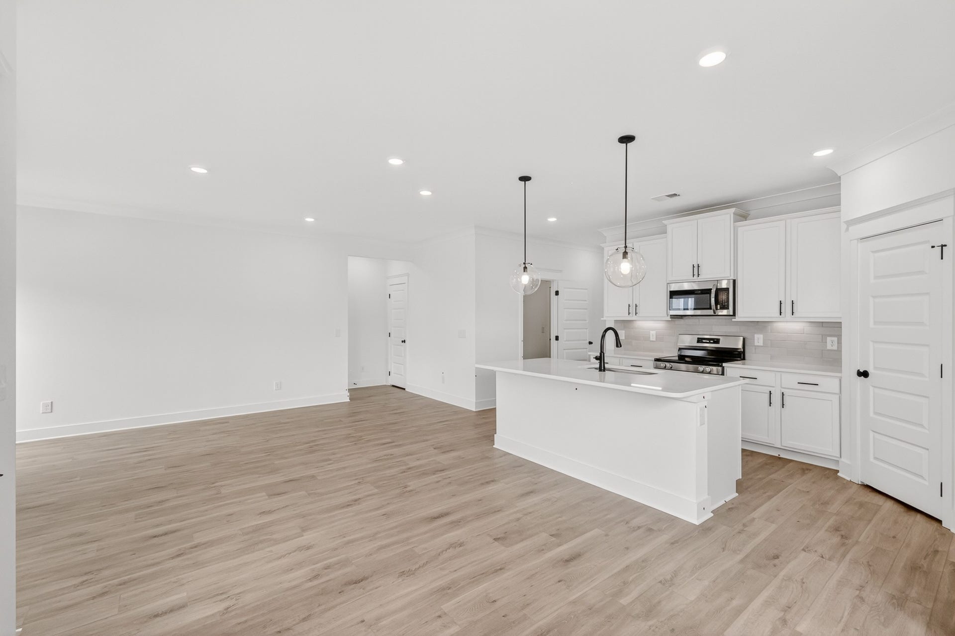 1479 Charlie Place, White House, TN 37188 **Model home photos and actual home selections will vary**