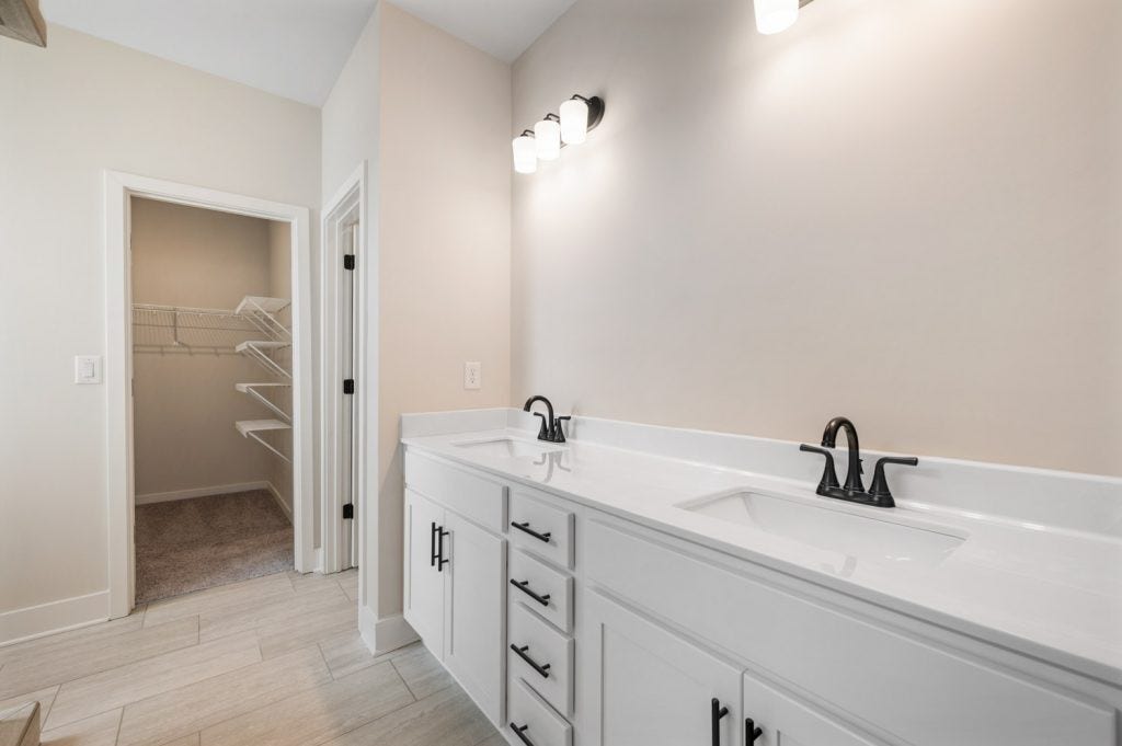 2417 Charlie Place, White House, TN 37188 **Photos are of model home and selections will vary at subject property**