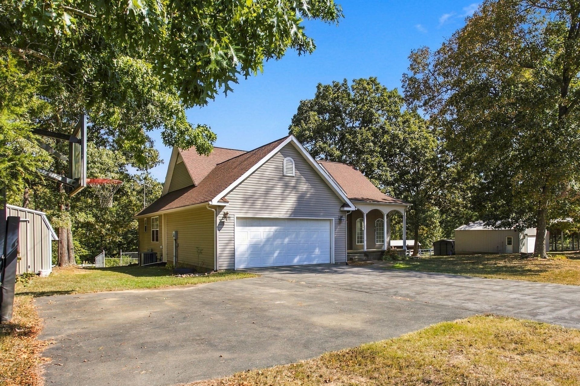 173 Mitchell St, Hohenwald, TN 38462 173 Mitchell St, Hohenwald, TN 38462