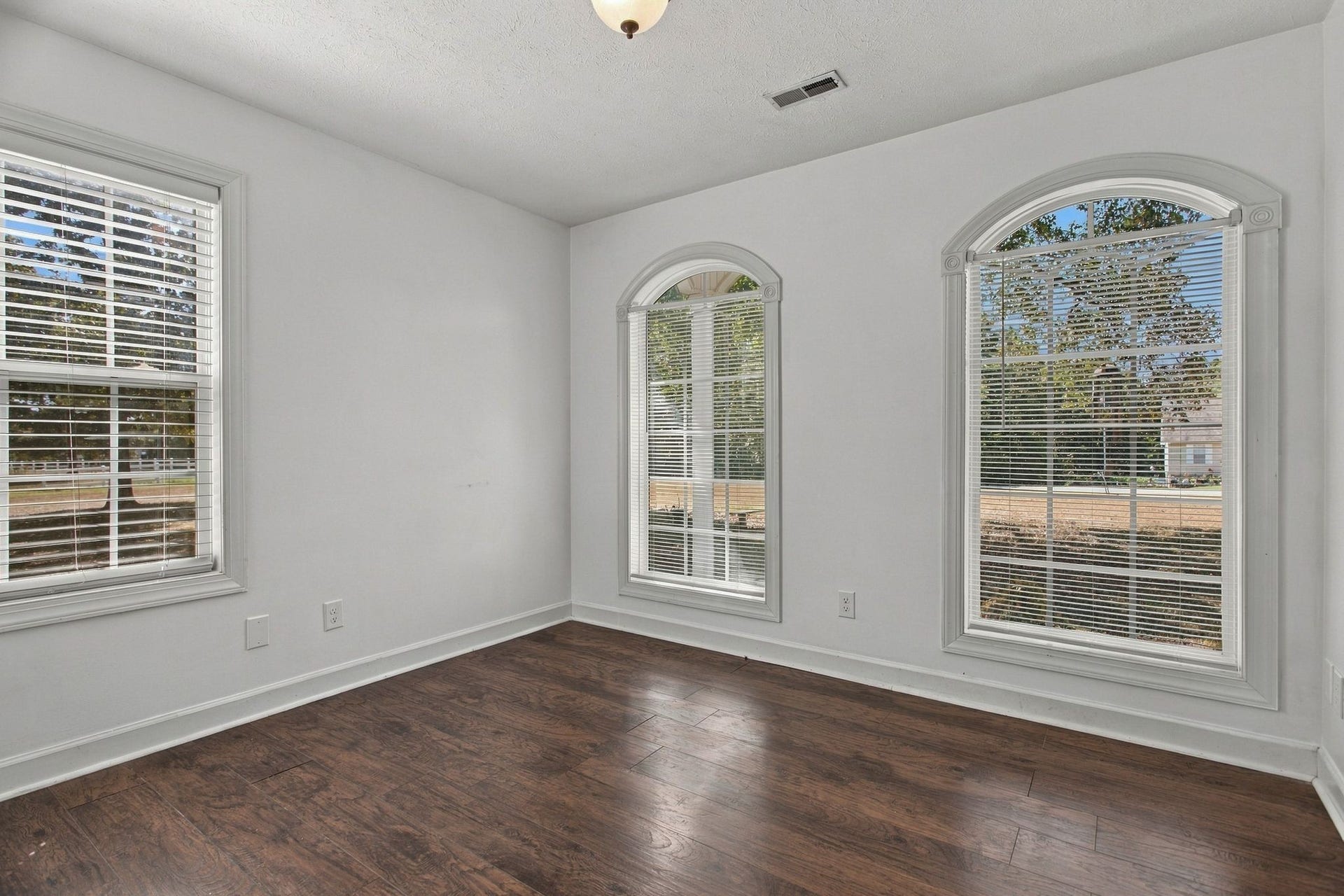 173 Mitchell St, Hohenwald, TN 38462 173 Mitchell St, Hohenwald, TN 38462