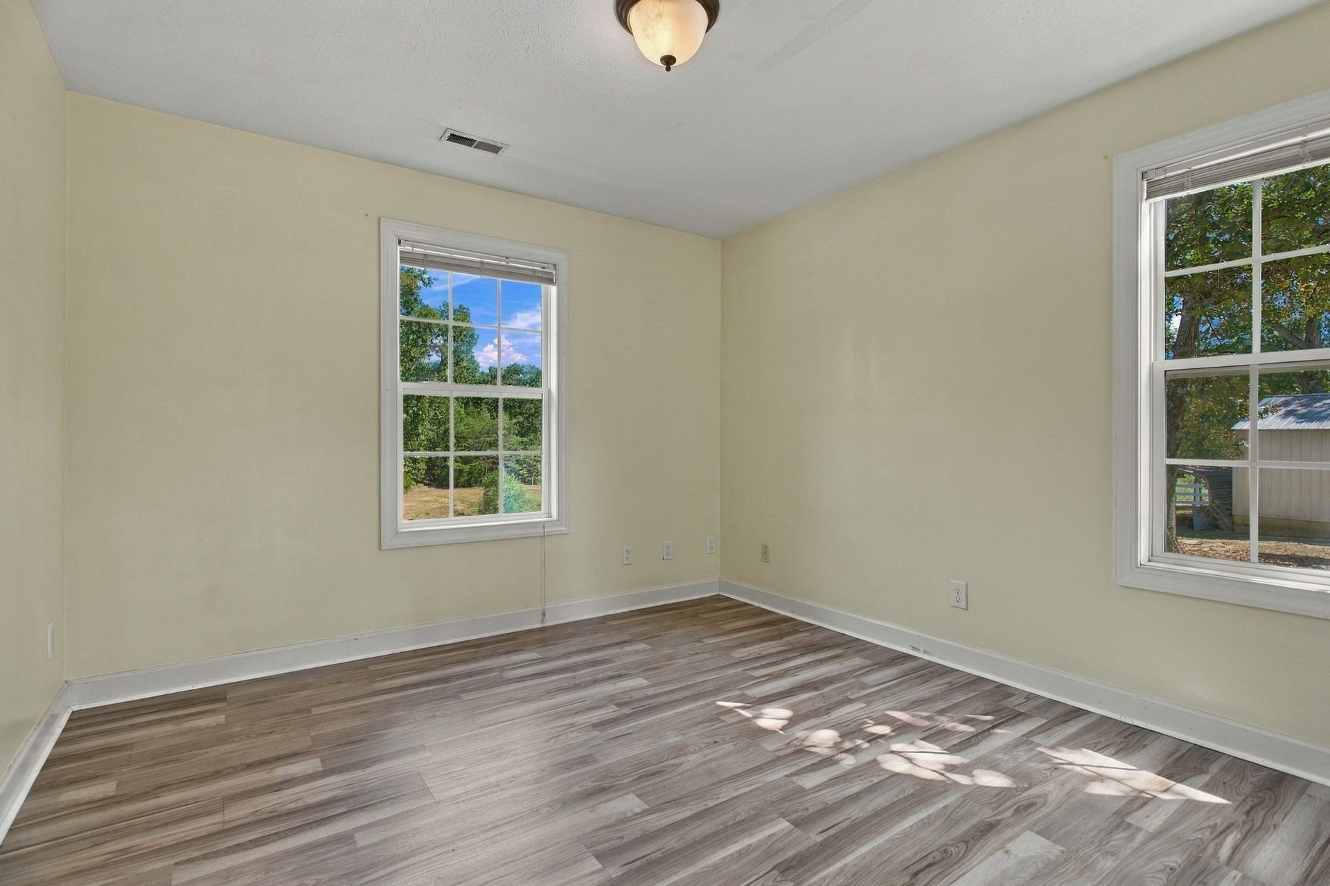 173 Mitchell St, Hohenwald, TN 38462 173 Mitchell St, Hohenwald, TN 38462