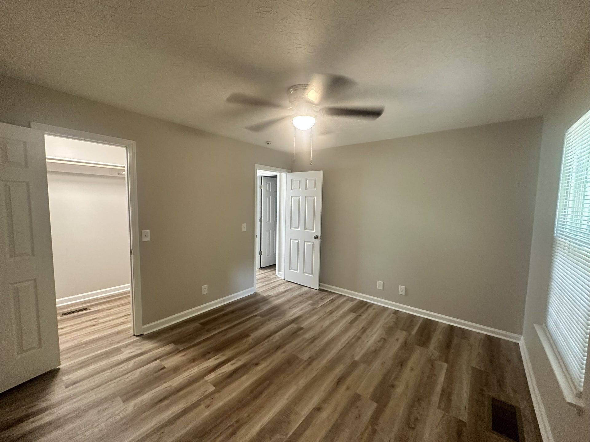1506 Batts Blvd, #5, Springfield, TN 37172 Relax and Recharge: The Master bedroom is oversized giving you ample room. Plus there is a large walk-in closet, offering plenty of space for your wardrobe and personal items.
