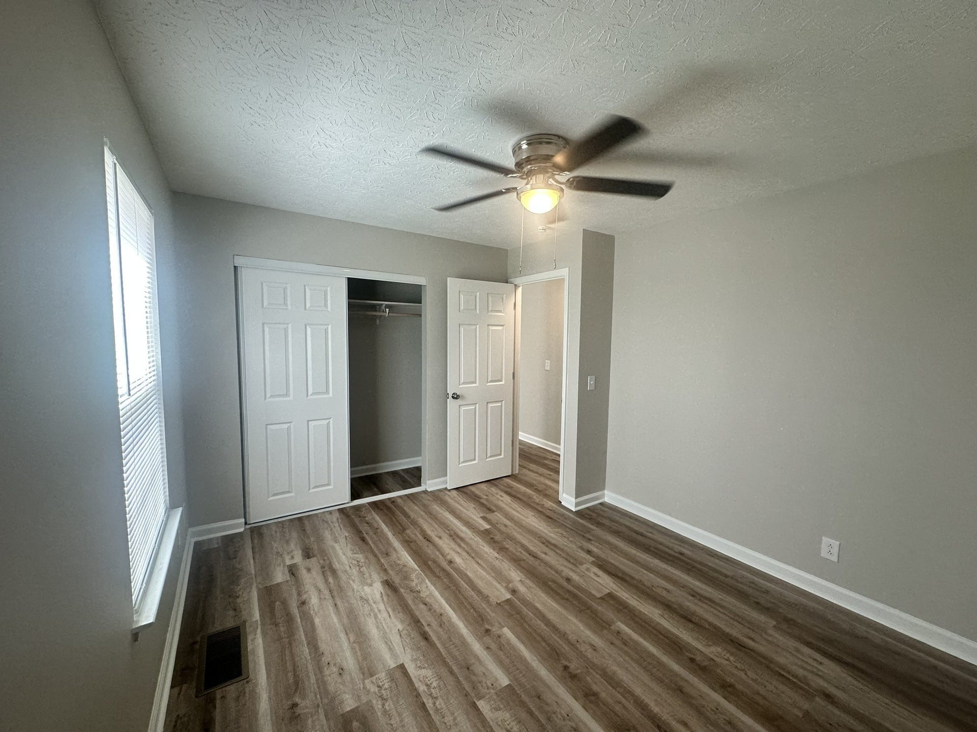 1506 Batts Blvd, #5, Springfield, TN 37172 Comfort and Versatility: Imagine your personal touches transforming this room into a welcoming and functional space. The window is covered by a room darkening blind for added privacy and comfort. The closet has bar and wood shelf for ample storage.