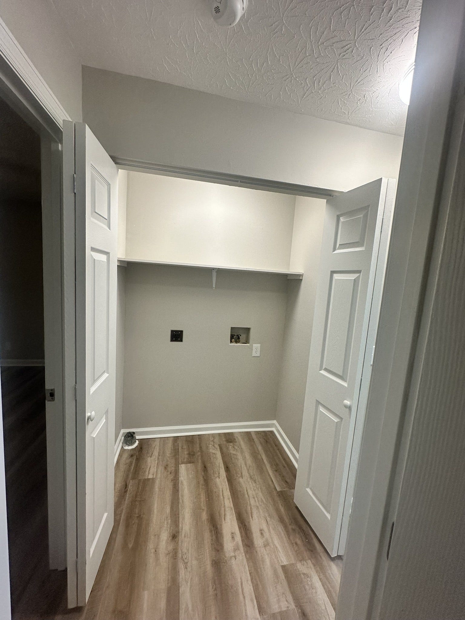 1506 Batts Blvd, #5, Springfield, TN 37172 Convenient Laundry: Enjoy the ease of in-unit laundry with hookups ready for your washer and electric dryer, making laundry day a breeze. There's even a wood shelf for storage and doors to help reduce noise.