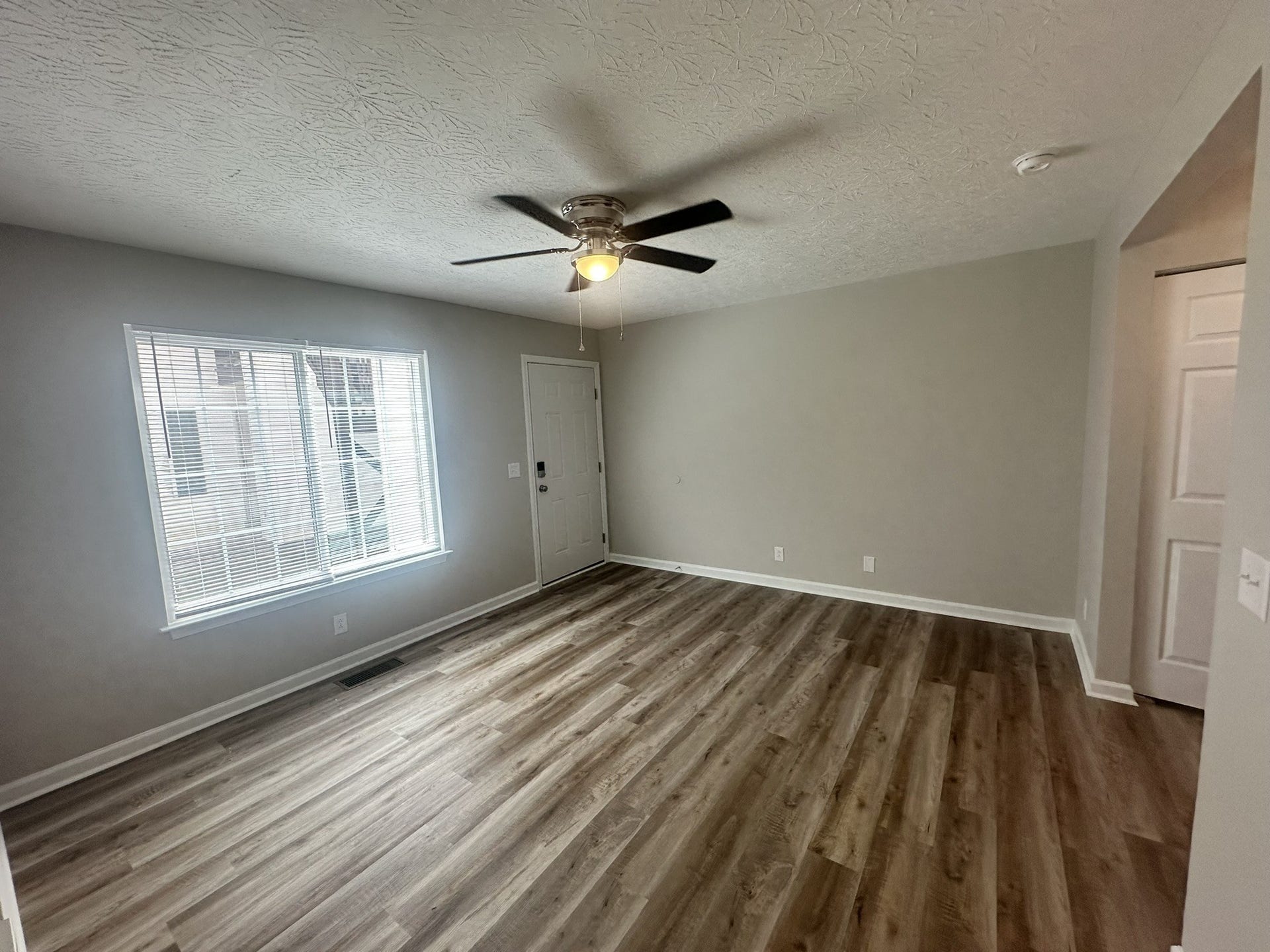 1506 Batts Blvd, #5, Springfield, TN 37172 Relax in Style: Spacious and inviting living room with LED ceiling fan. Enjoy the light bright room with plenty of space to spread out.