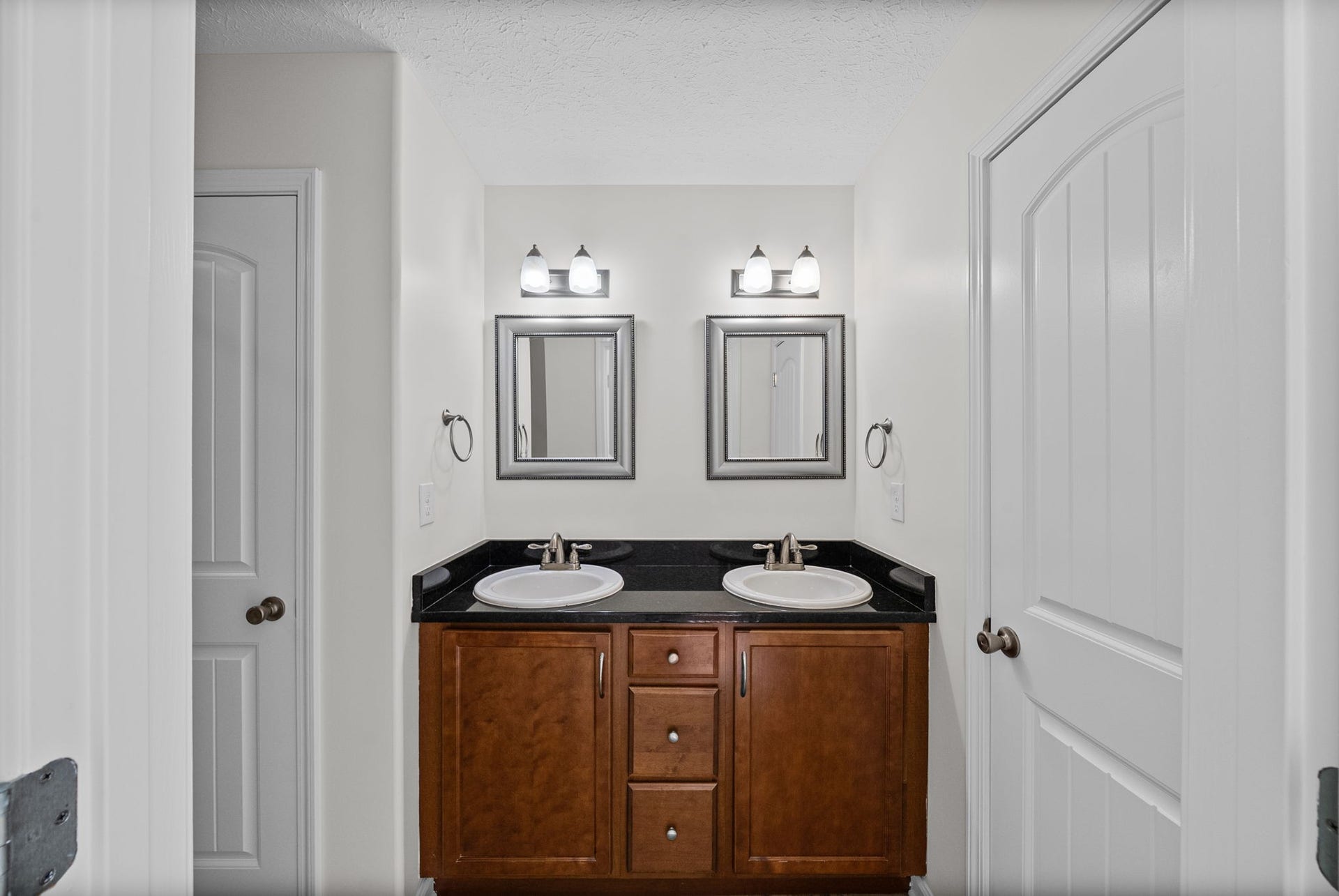 1027 Hendricks Court, Clarksville, TN 37040 1027 Hendricks Court, Clarksville, TN 37040