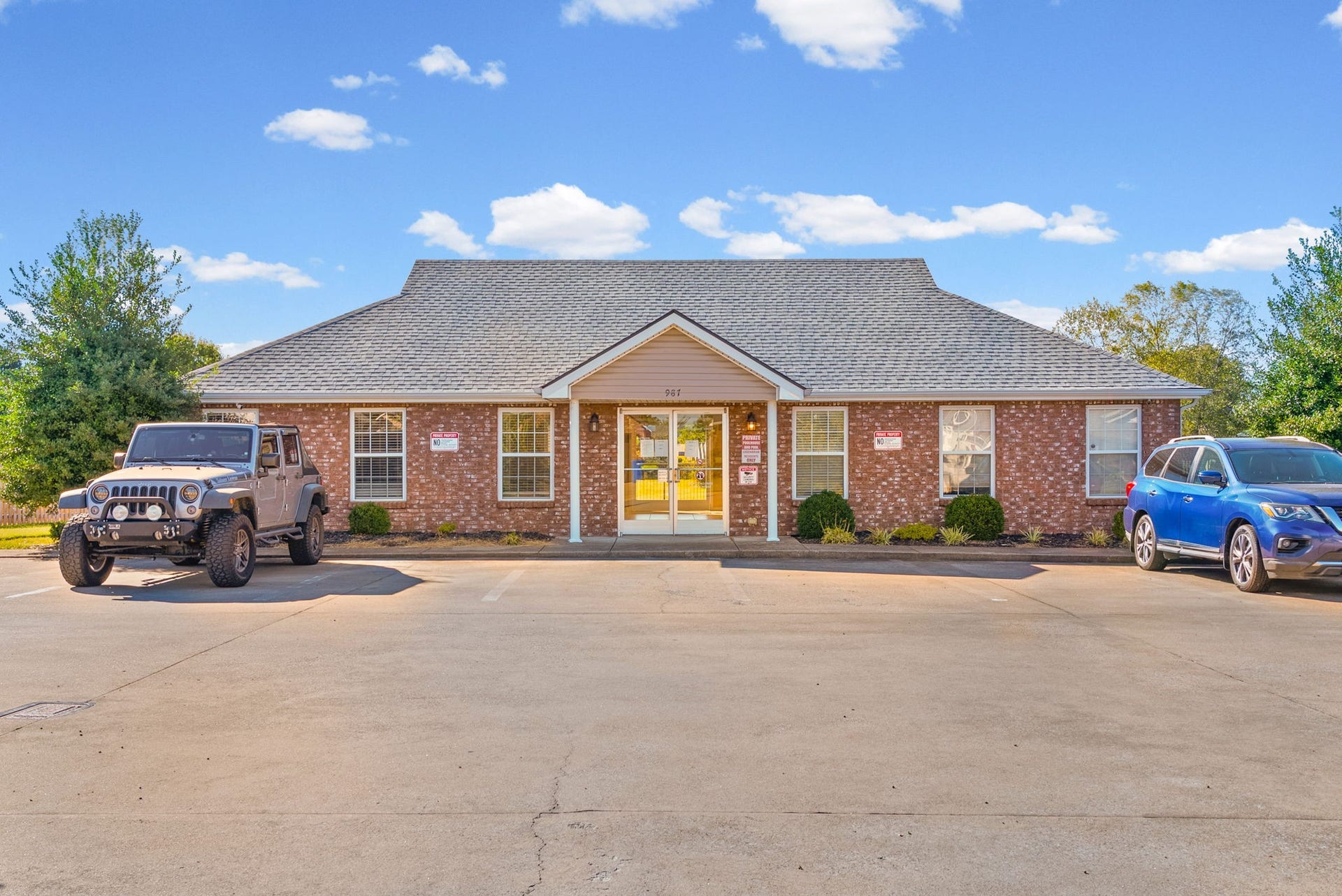 1027 Hendricks Court, Clarksville, TN 37040 1027 Hendricks Court, Clarksville, TN 37040