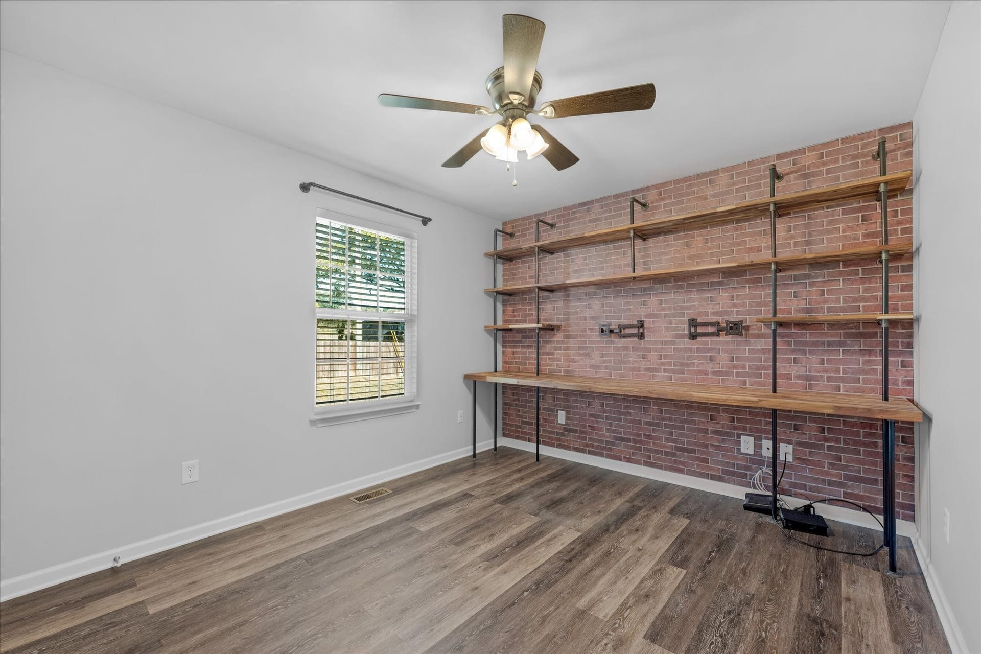 464 Edgewood St, Alexandria, TN 37012