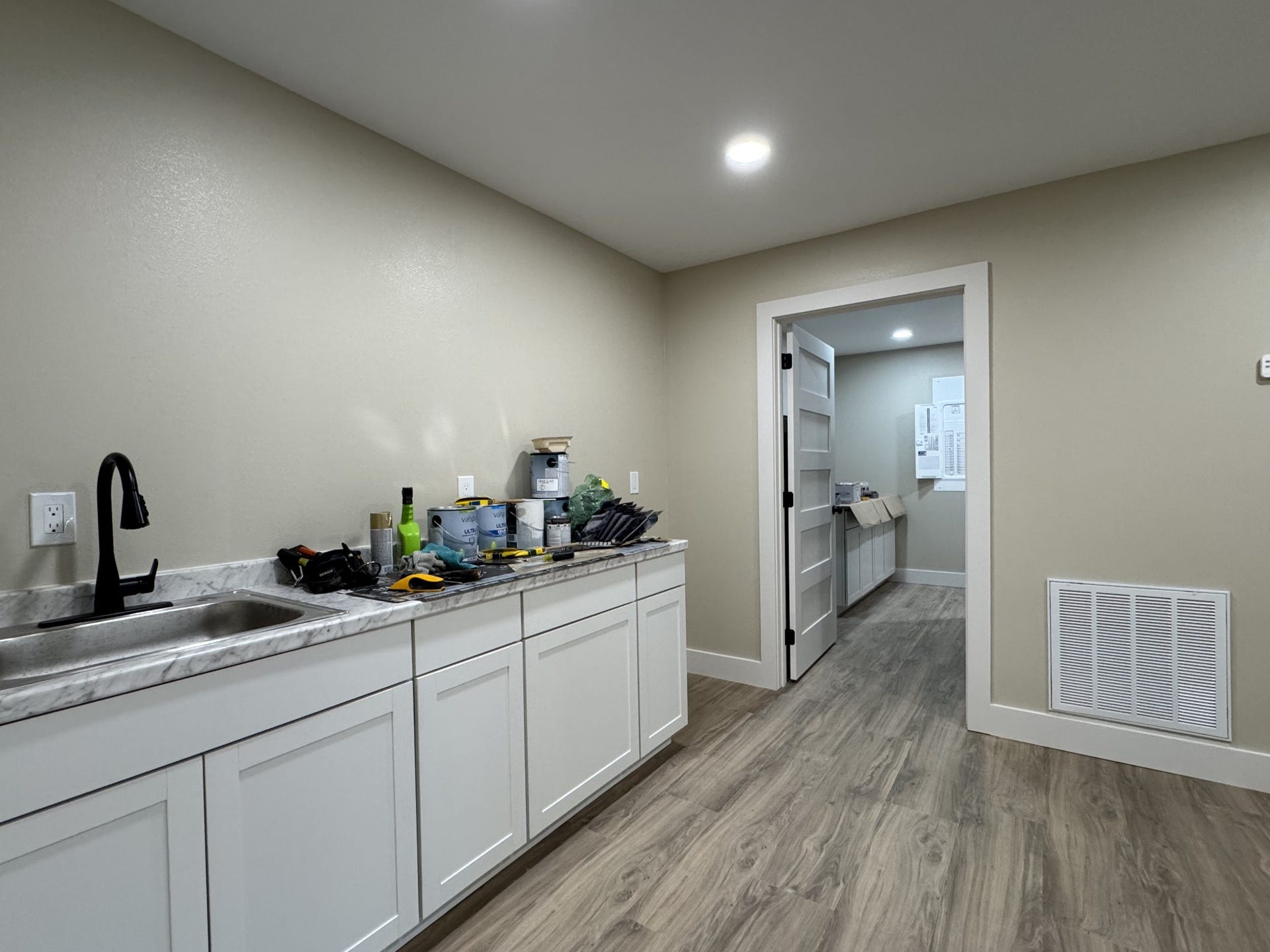180 County Line Rd, Dandridge, TN 37725 Lower kitchen area and maintenance room with washer/dryer hookup.