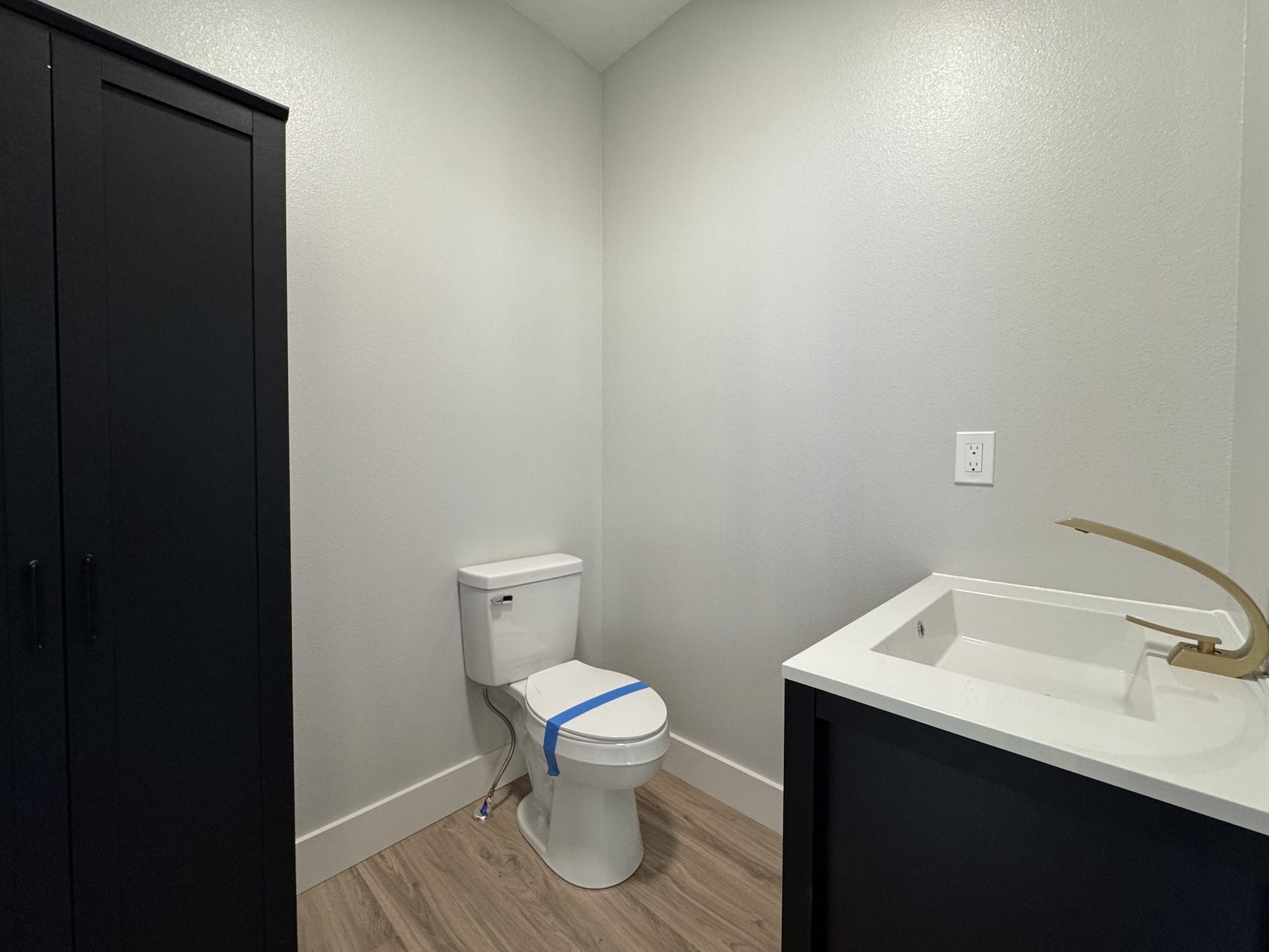 180 County Line Rd, Dandridge, TN 37725 Half bath main level