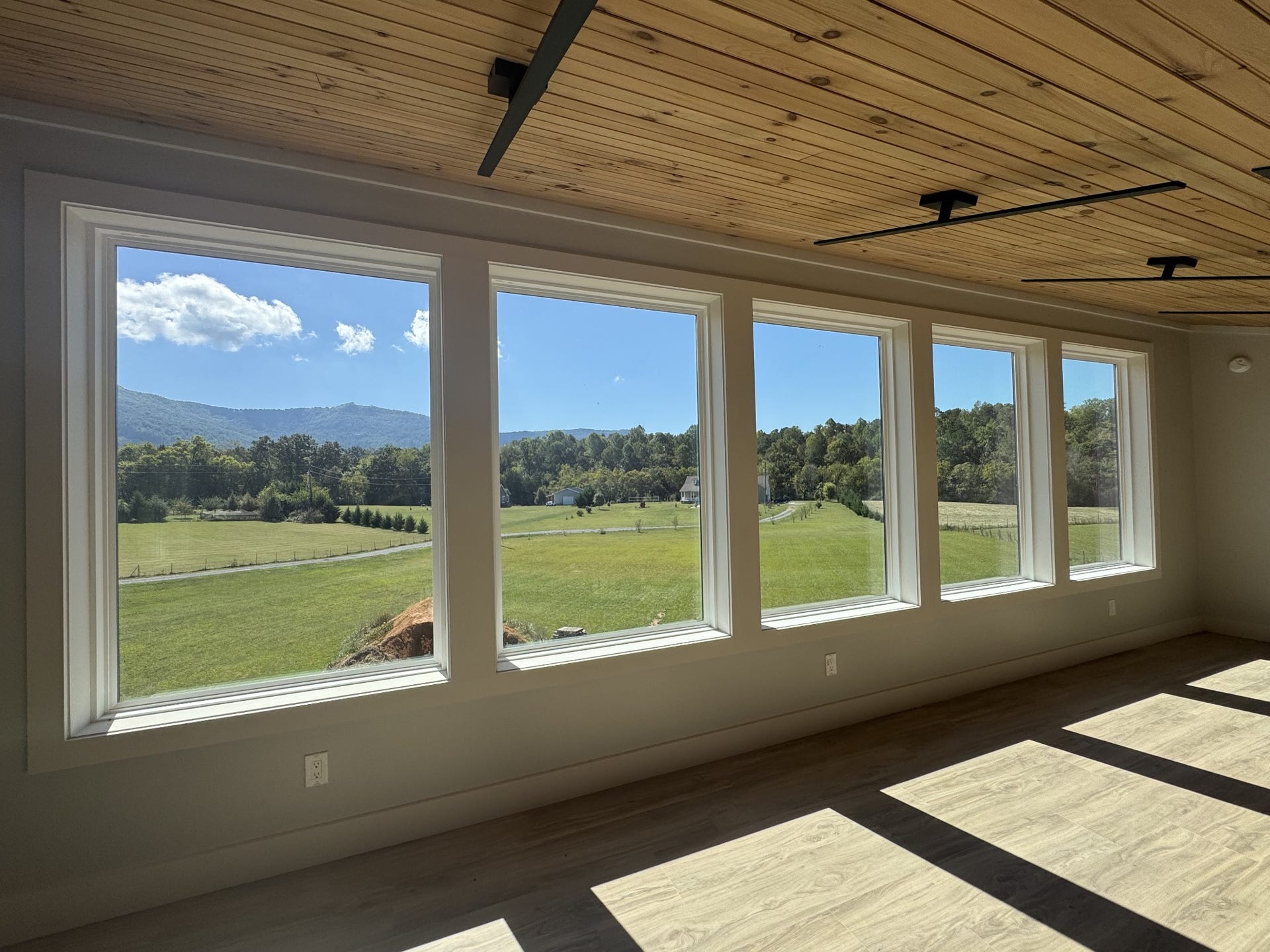180 County Line Rd, Dandridge, TN 37725 180 County Line Rd, Dandridge, TN 37725