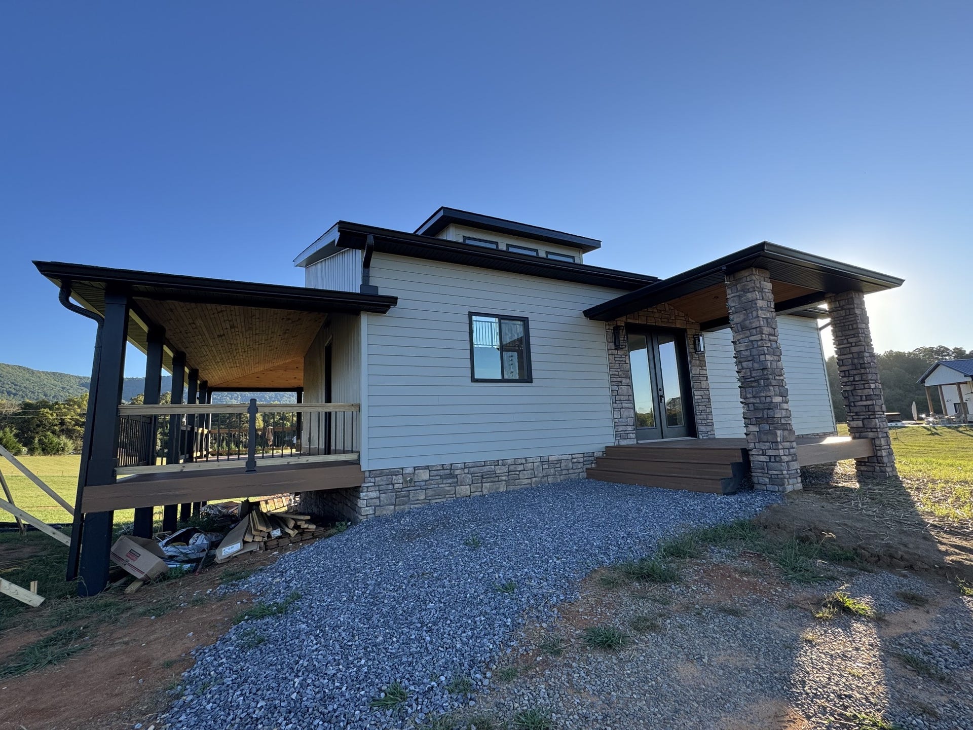 180 County Line Rd, Dandridge, TN 37725 Front view