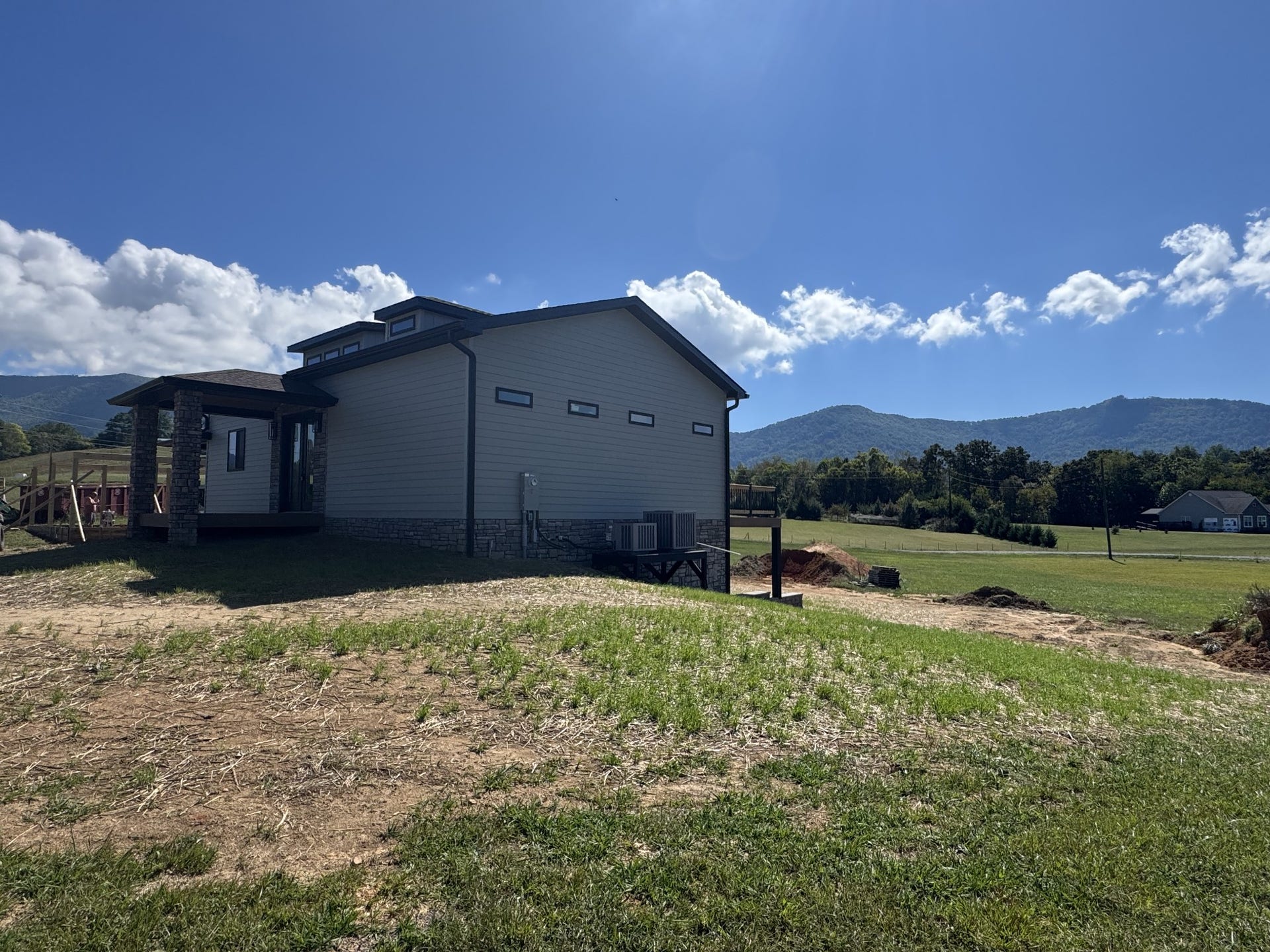 180 County Line Rd, Dandridge, TN 37725 180 County Line Rd, Dandridge, TN 37725