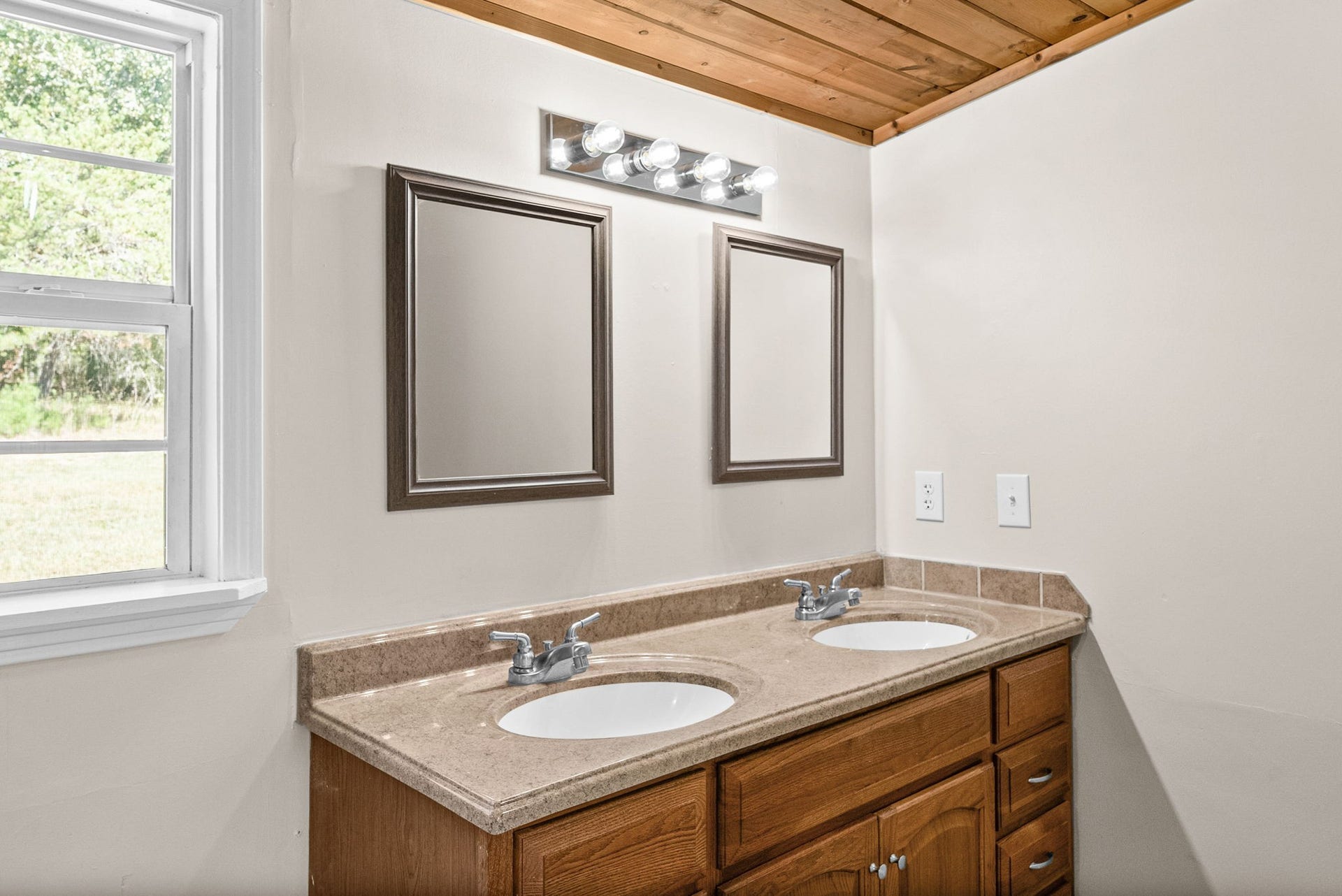 4751 Devers Rd, Southside, TN 37171 4751 Devers Rd, Southside, TN 37171