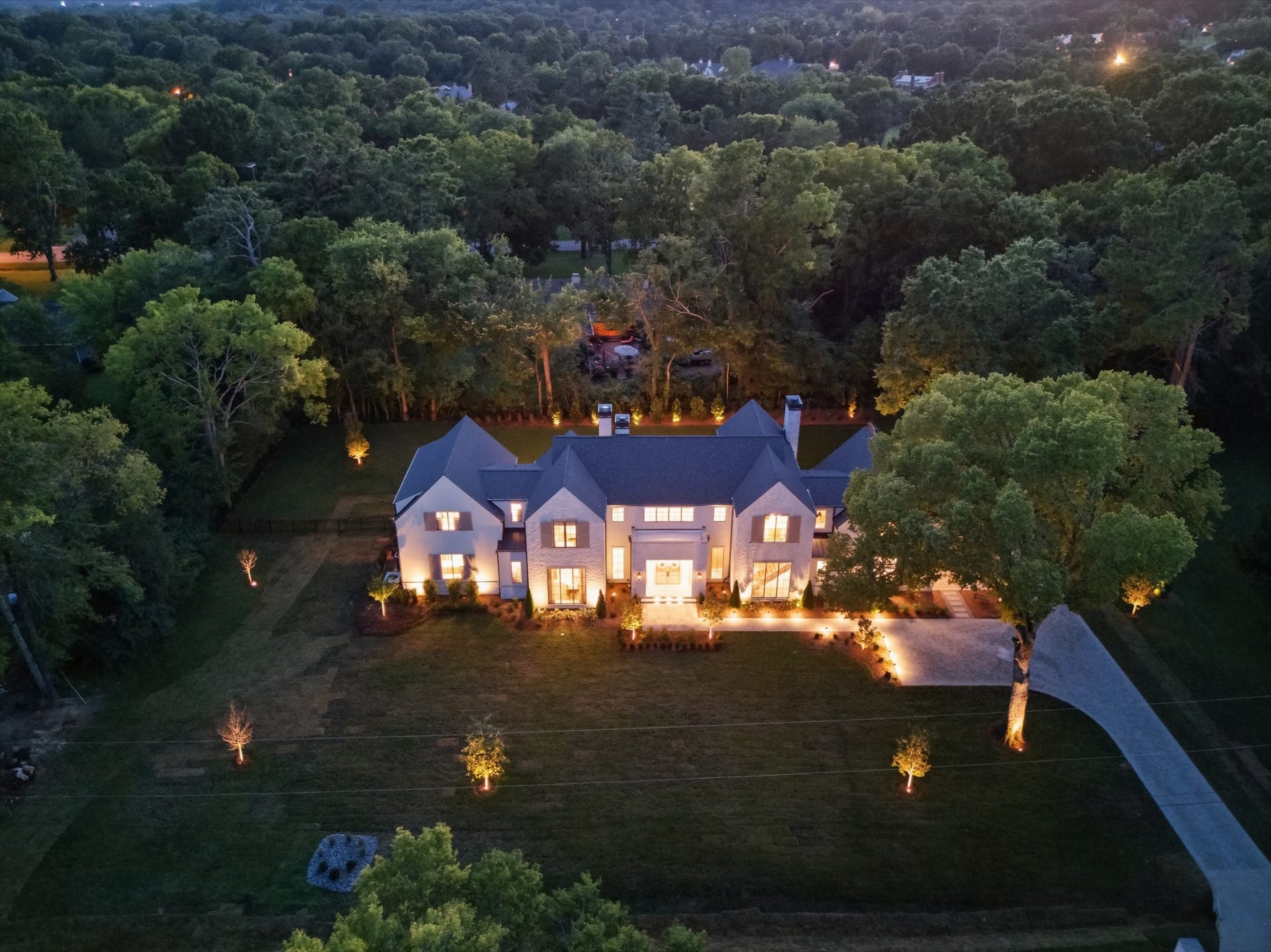 2013 Stonehurst Dr, Nashville, TN 37215 2013 Stonehurst Dr, Nashville, TN 37215