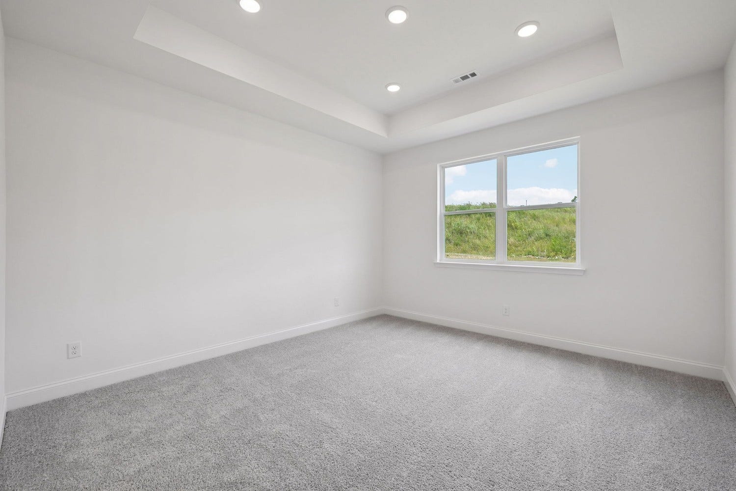 Macon first floor primary suite. Photo is of similar home, same plan. Colors and options may vary.